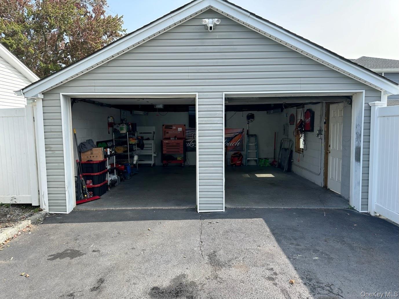 Single Family 3rd Suffolk County, NY 11704, MLS-941834-2