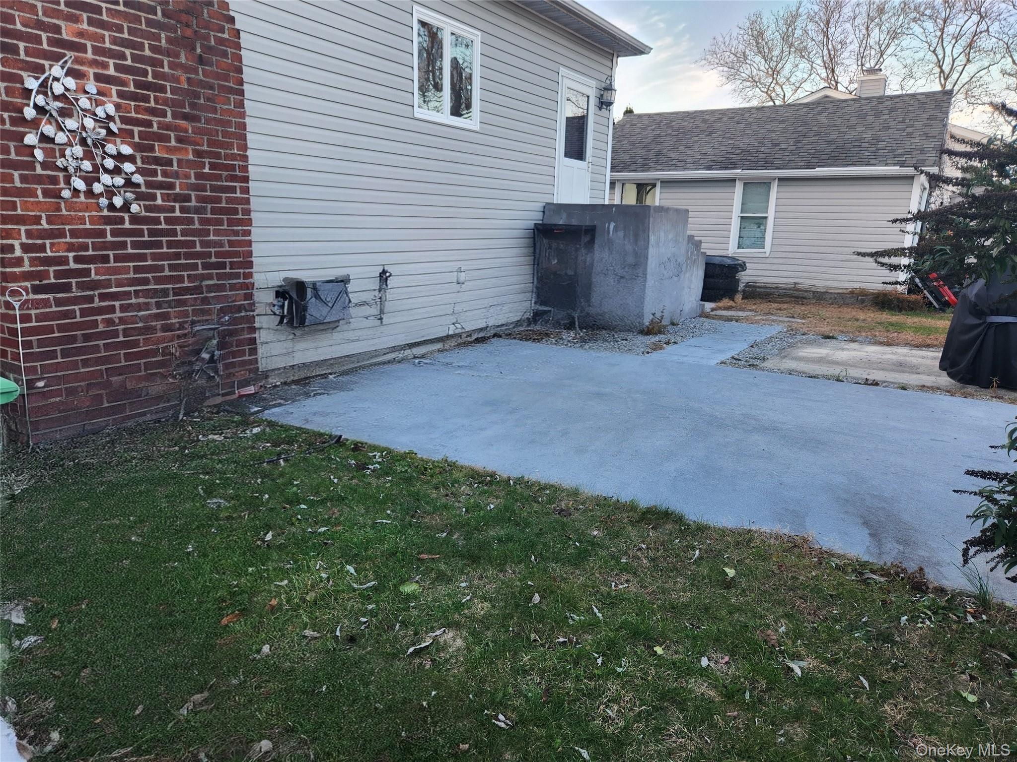 Single Family 3rd Suffolk County, NY 11704, MLS-941834-20