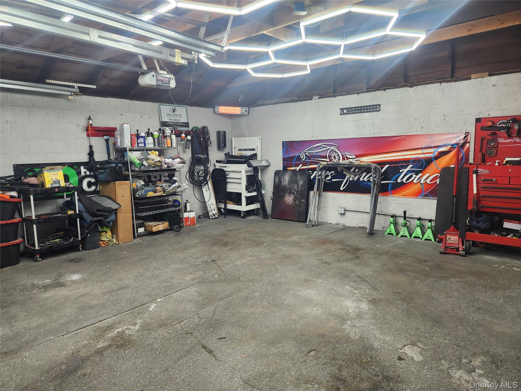 Single Family 3rd Suffolk County, NY 11704, MLS-941834-21