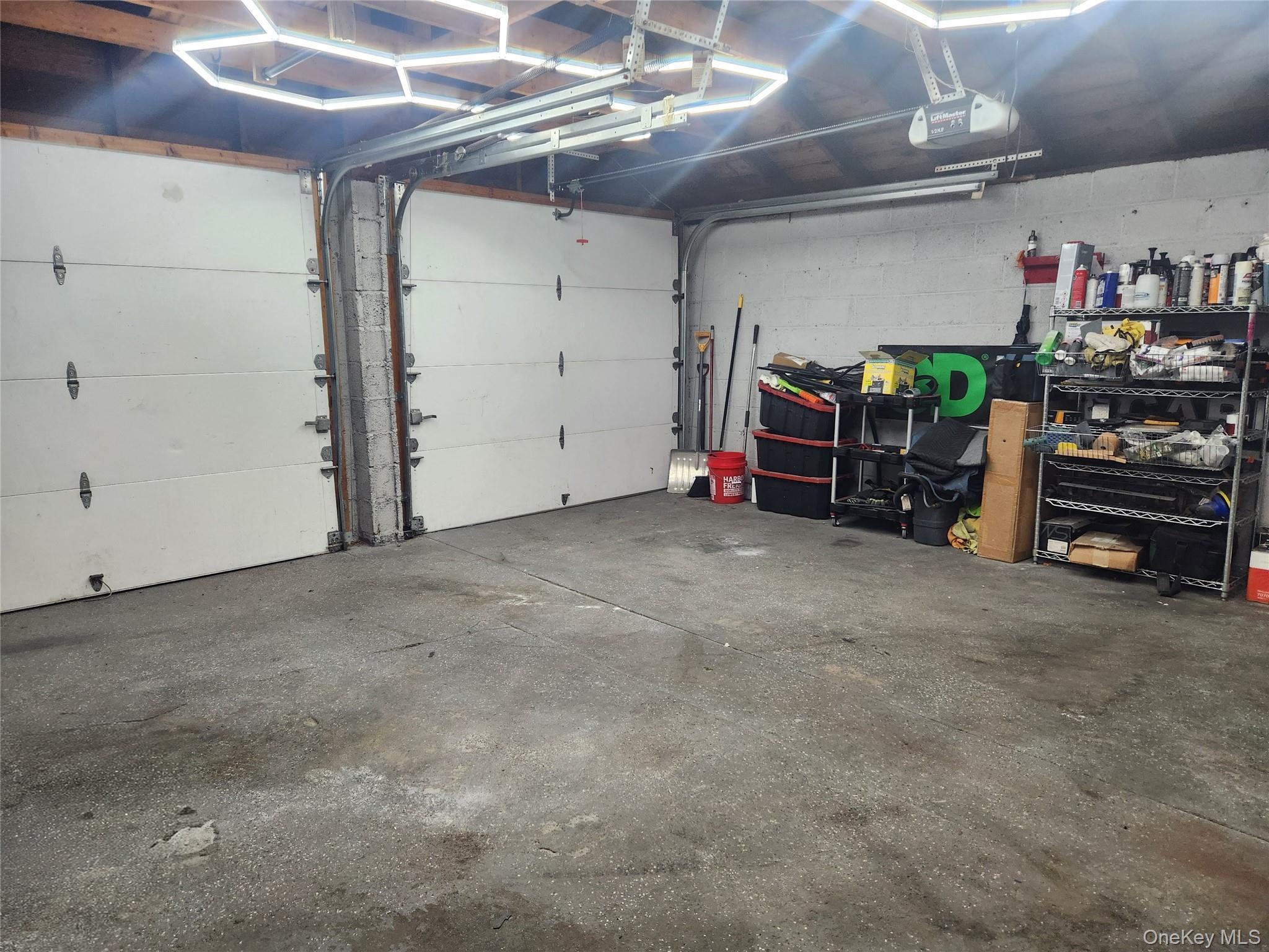 Single Family 3rd Suffolk County, NY 11704, MLS-941834-22