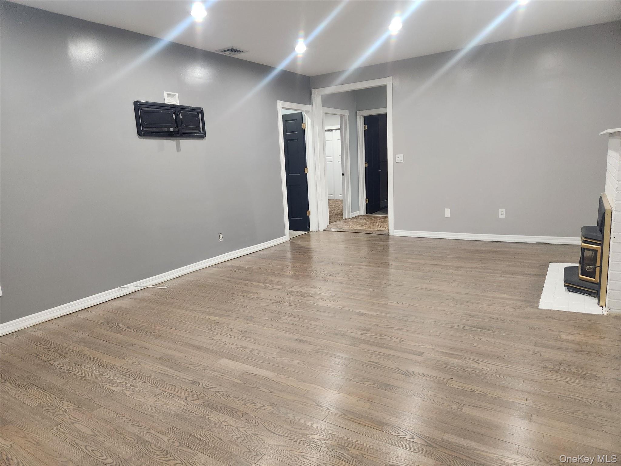 Single Family 3rd Suffolk County, NY 11704, MLS-941834-5