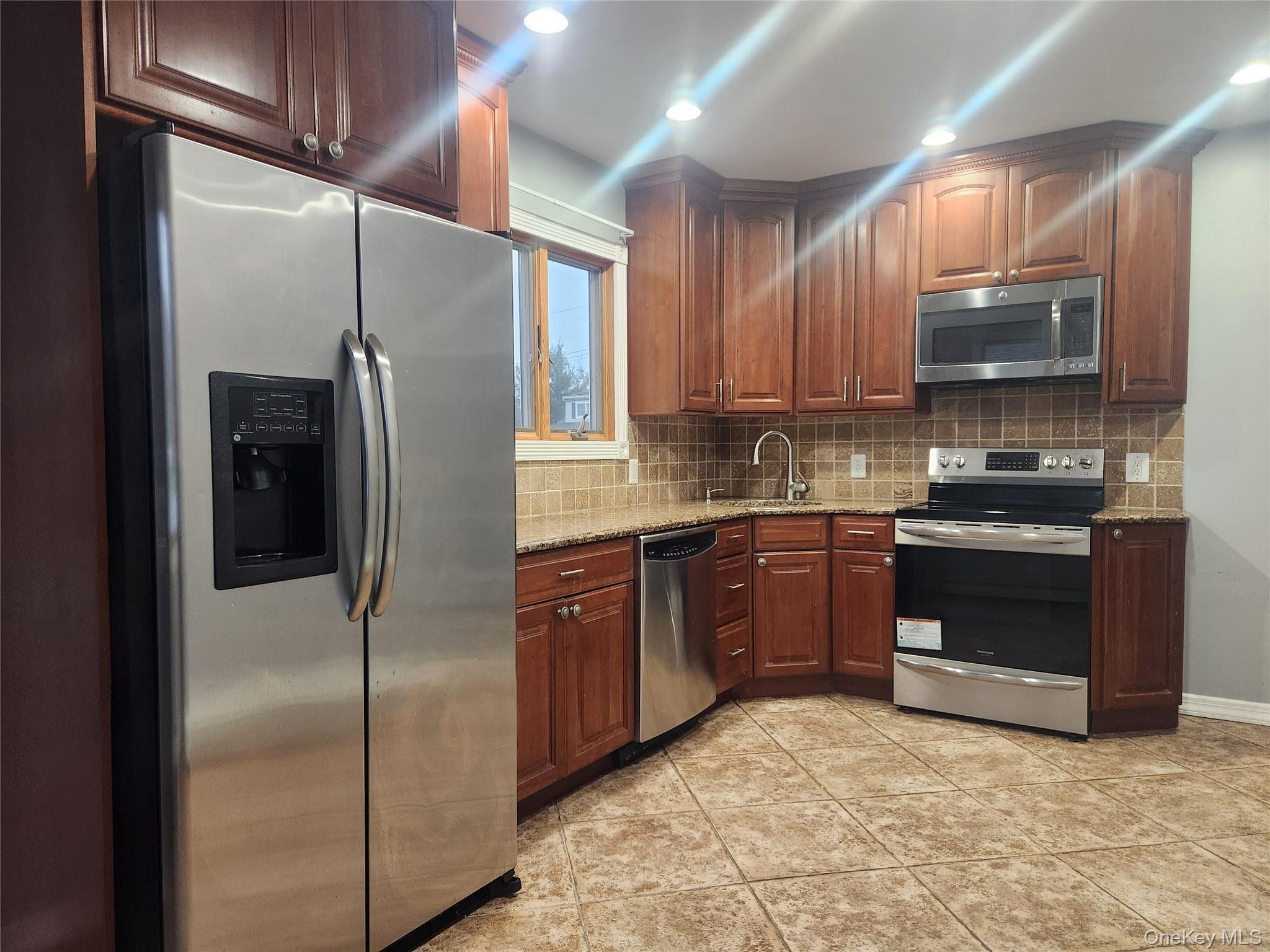 Single Family 3rd Suffolk County, NY 11704, MLS-941834-6