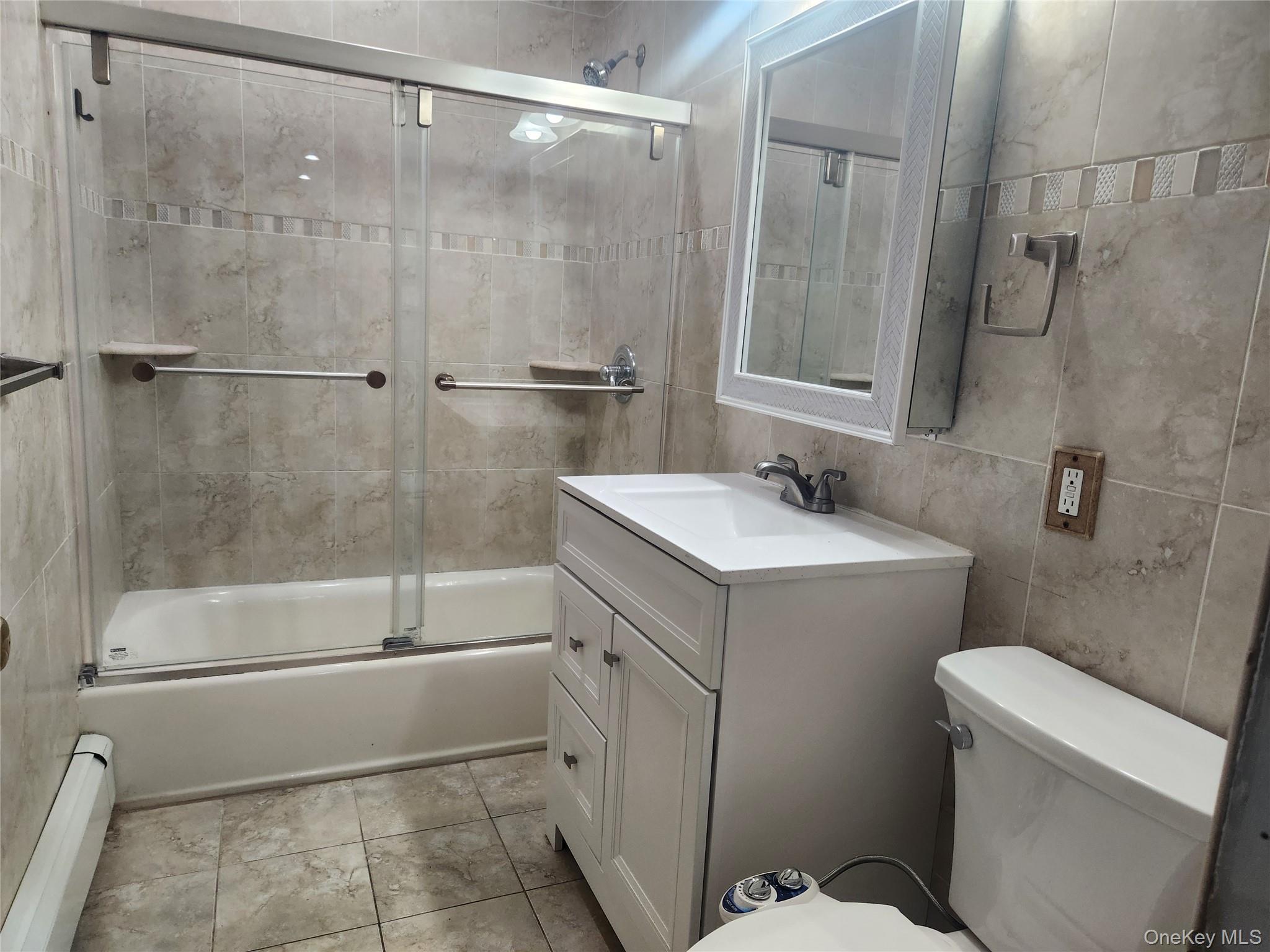 Single Family 3rd Suffolk County, NY 11704, MLS-941834-8