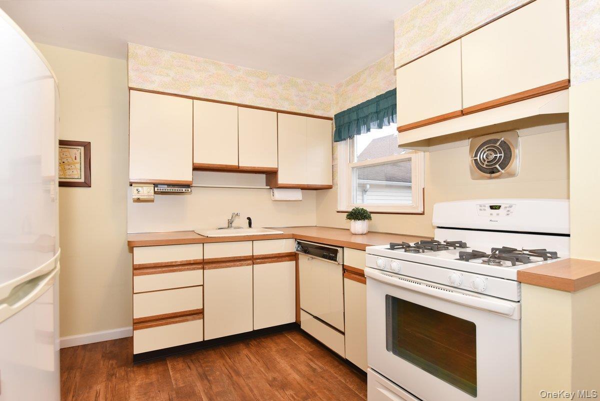 Single Family Barwick  Nassau County, NY 11501, MLS-941917-13