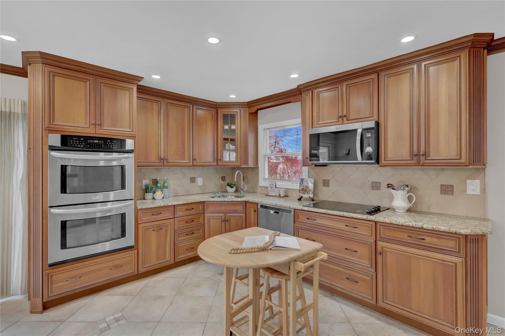 Single Family Union  Nassau County, NY 11553, MLS-941937-5