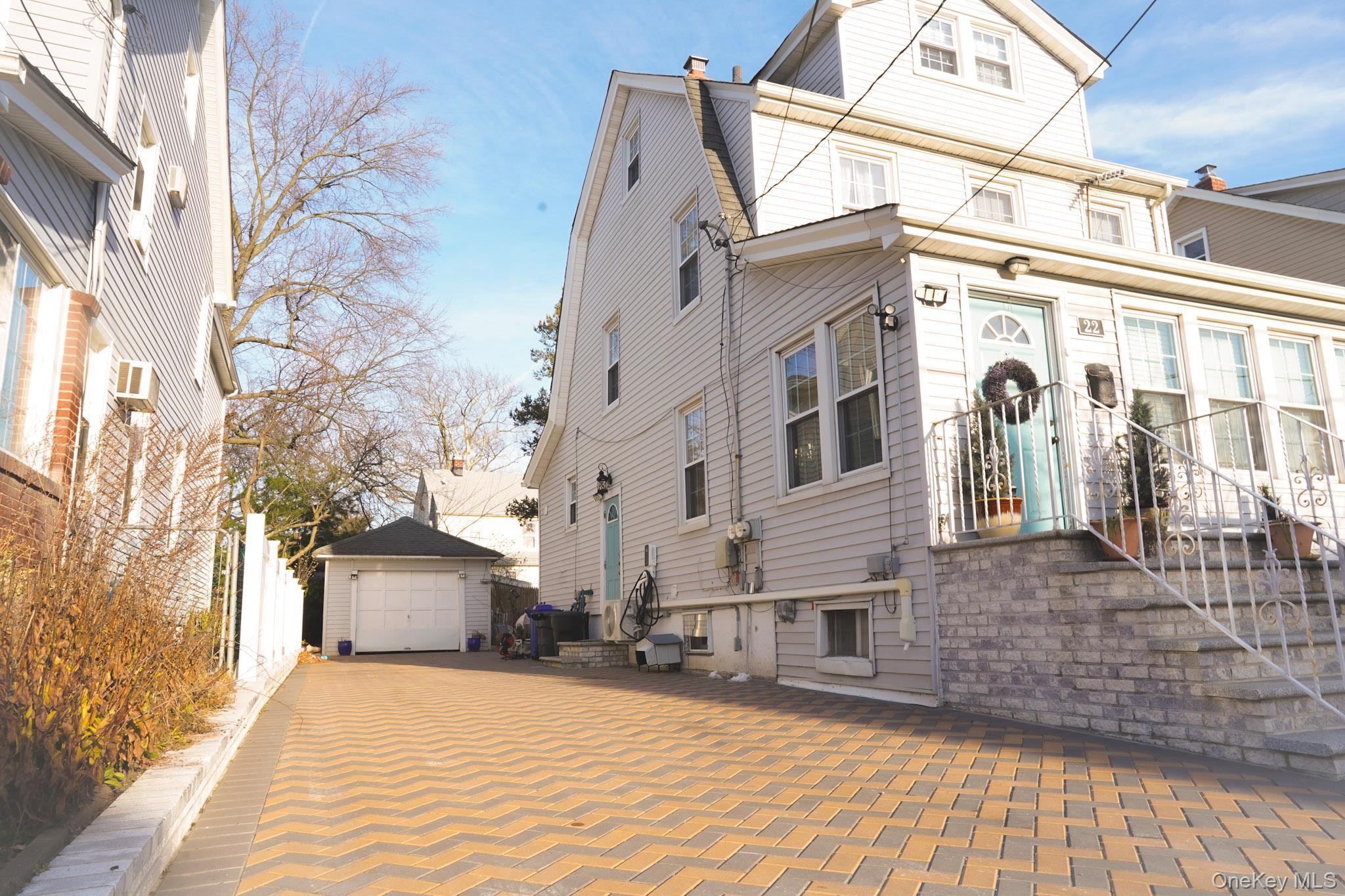 Single Family Everett  Nassau County, NY 11563, MLS-941938-28