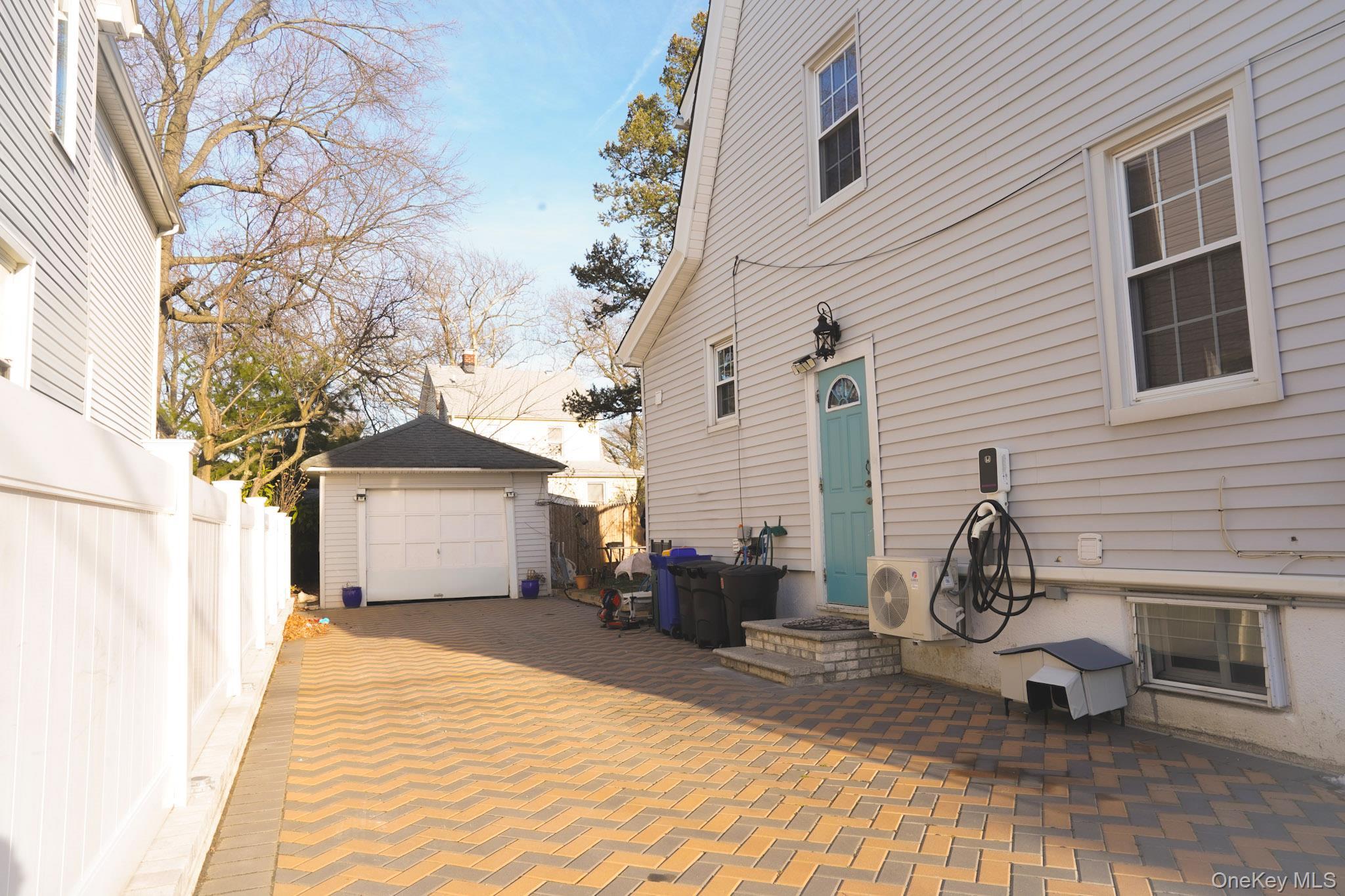 Single Family Everett  Nassau County, NY 11563, MLS-941938-29