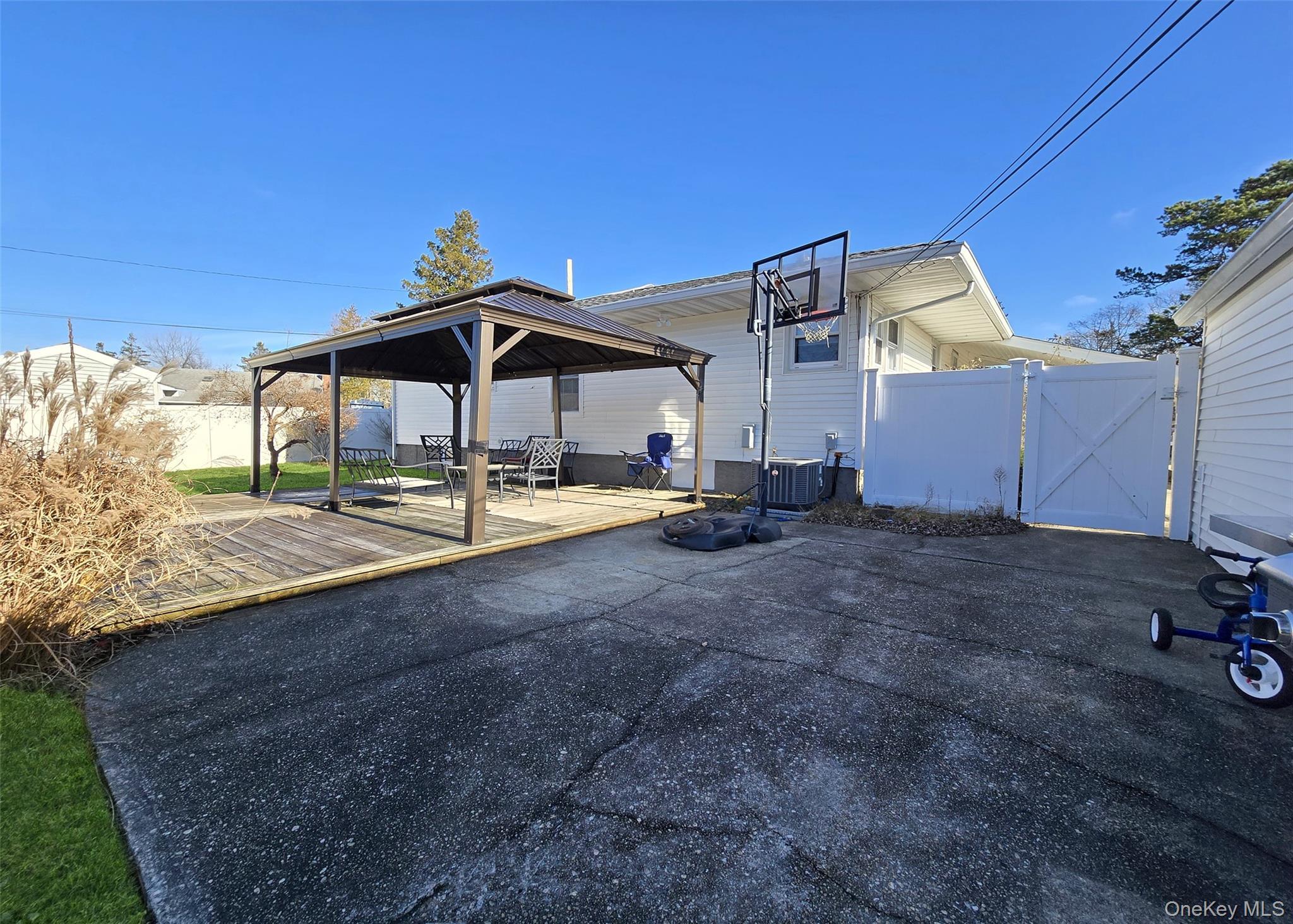 Single Family Virginia  Suffolk County, NY 11720, MLS-941950-23