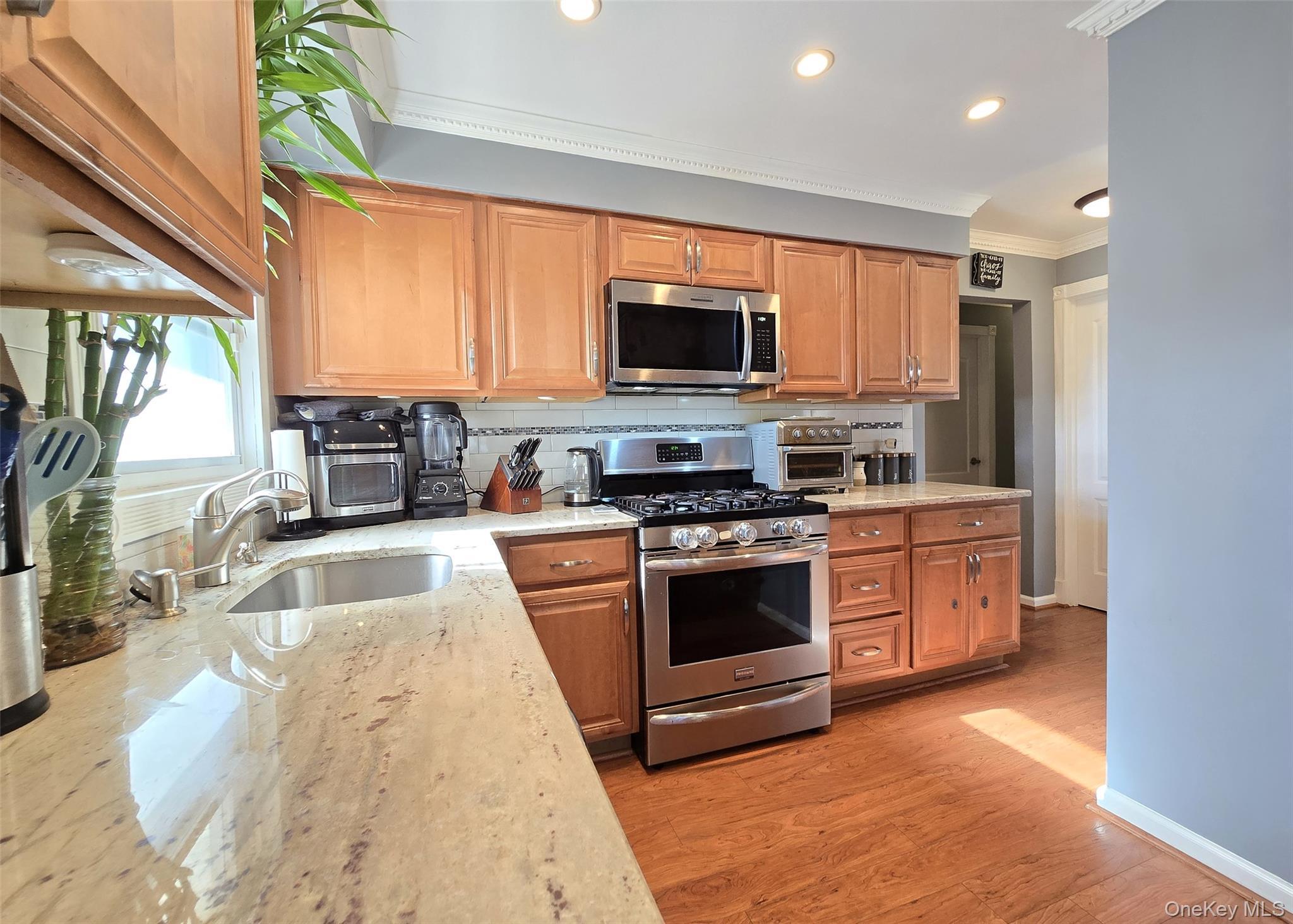 Single Family Virginia Suffolk County, NY 11720, MLS-941950-8