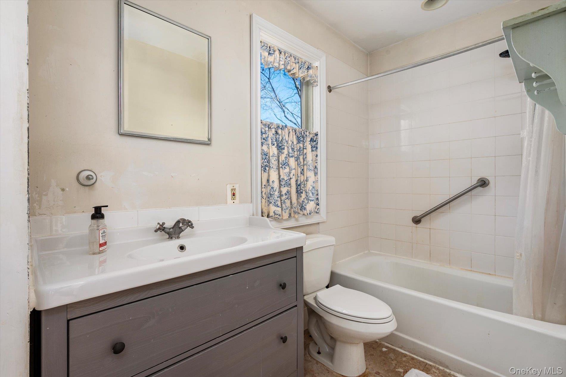 Single Family Oldfield Suffolk County, NY 11701, MLS-942058-13