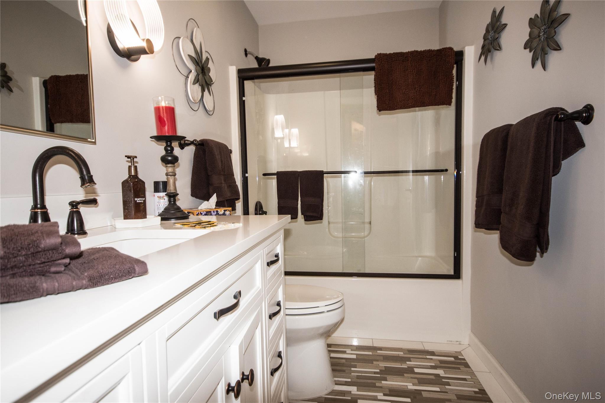 Single Family Old Country Rd  Suffolk County, NY 11901, MLS-942069-11