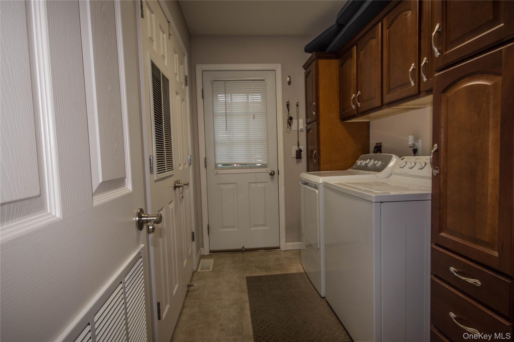 Single Family Old Country Rd  Suffolk County, NY 11901, MLS-942069-12