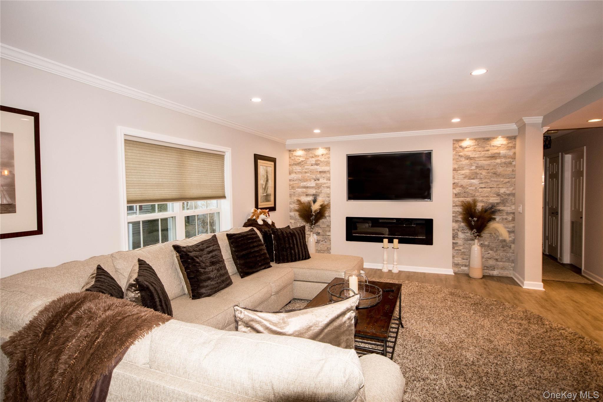 Single Family Old Country Rd  Suffolk County, NY 11901, MLS-942069-4