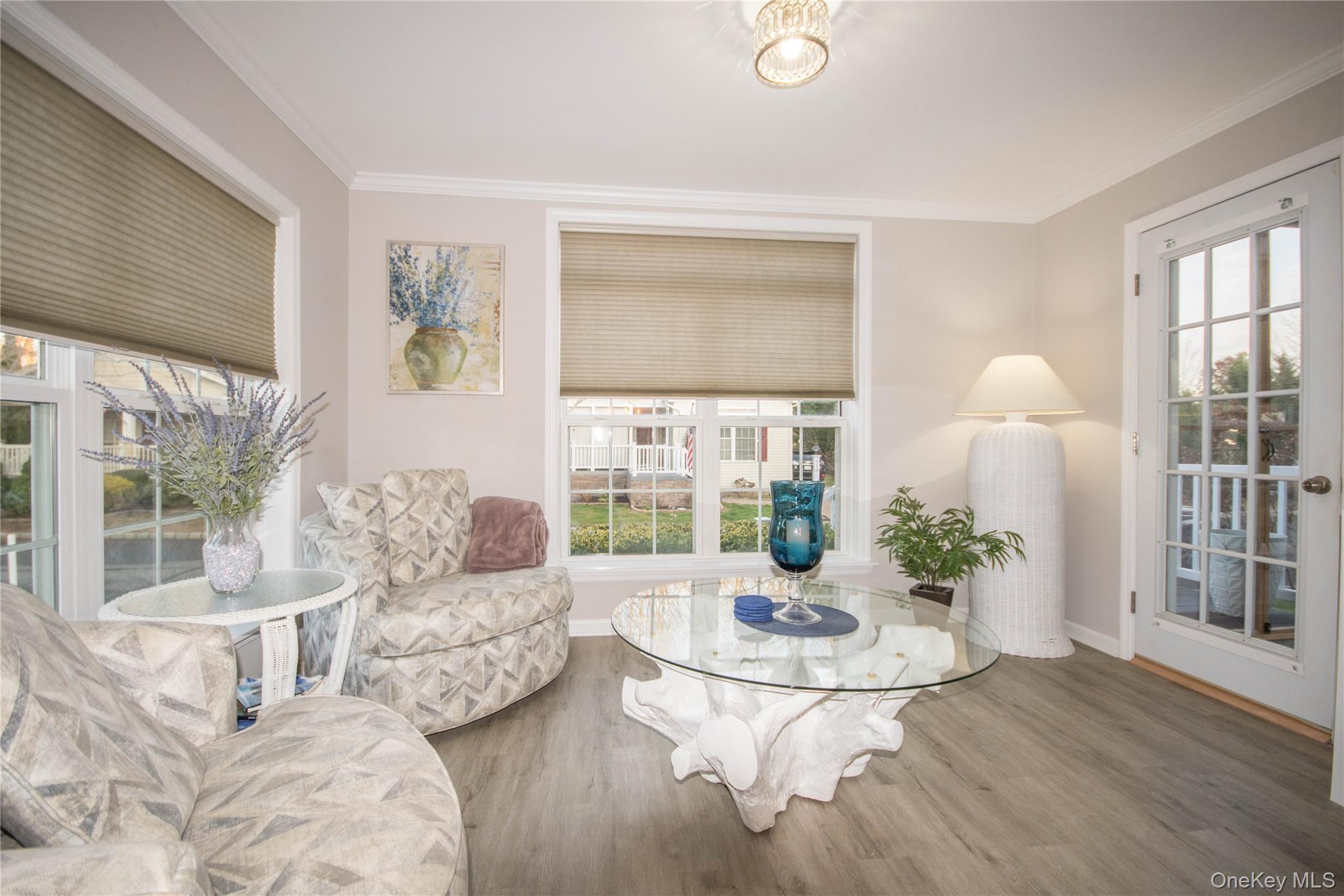 Single Family Old Country Rd  Suffolk County, NY 11901, MLS-942069-6