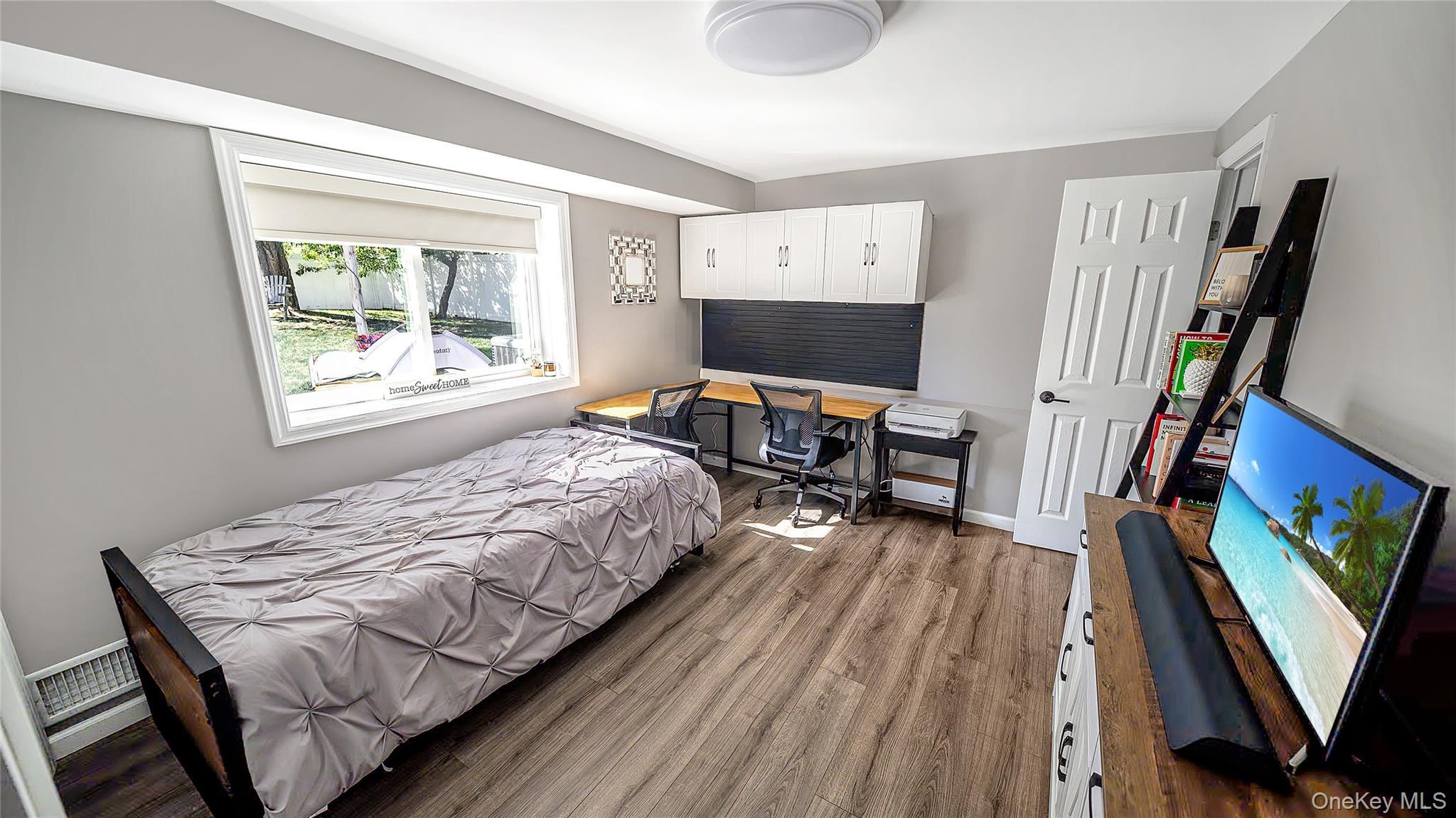 Single Family Ponder Suffolk County, NY 11729, MLS-942167-21