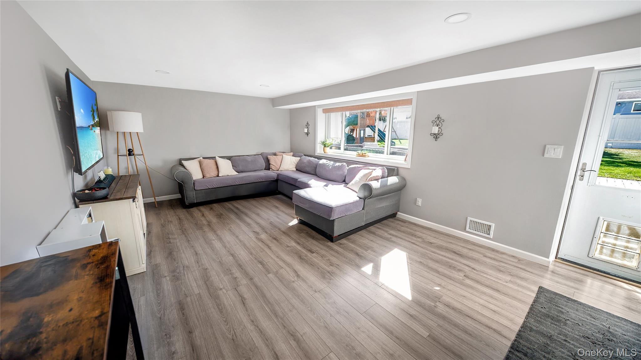 Single Family Ponder Suffolk County, NY 11729, MLS-942167-24