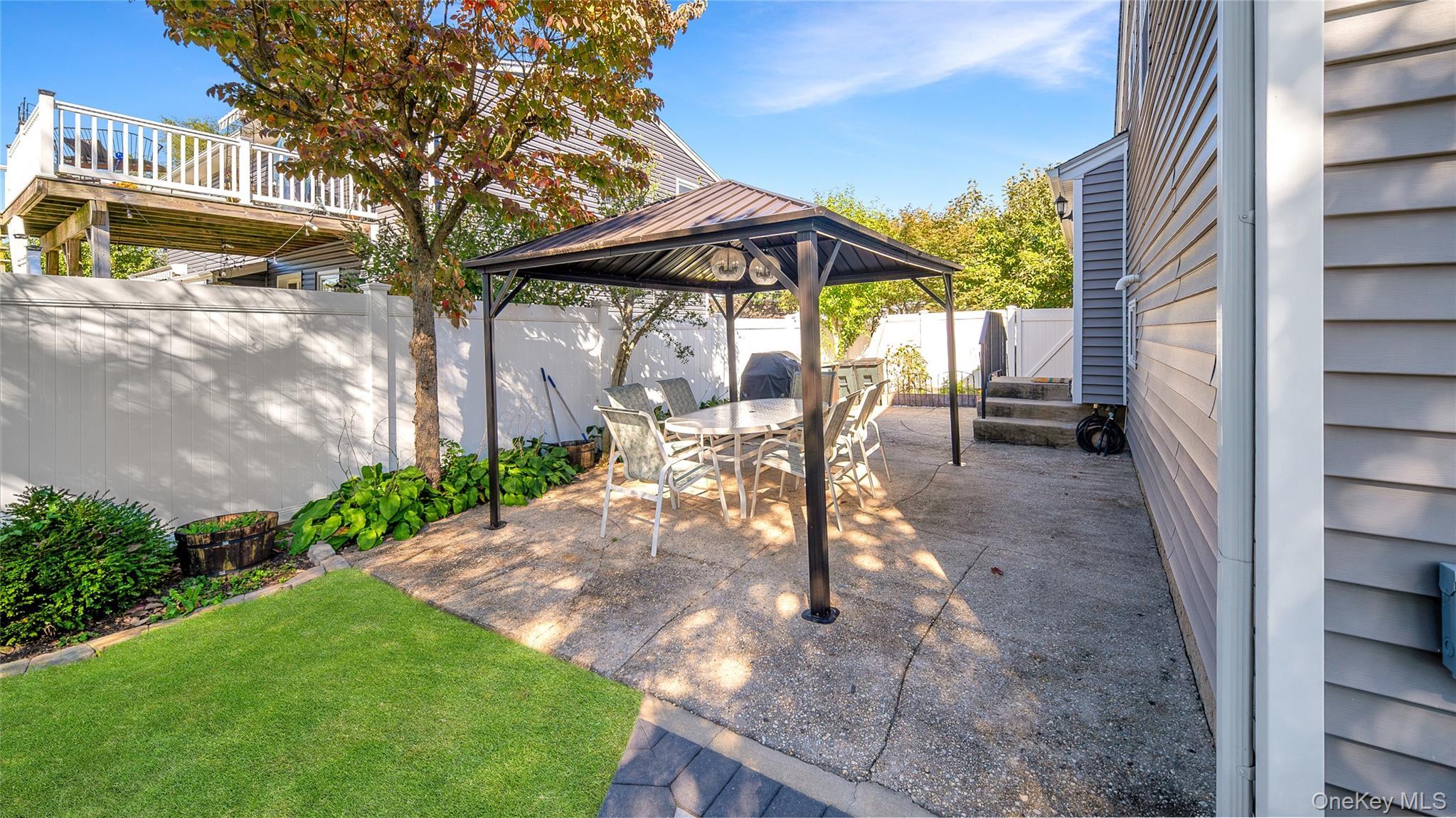 Single Family Ponder Suffolk County, NY 11729, MLS-942167-32