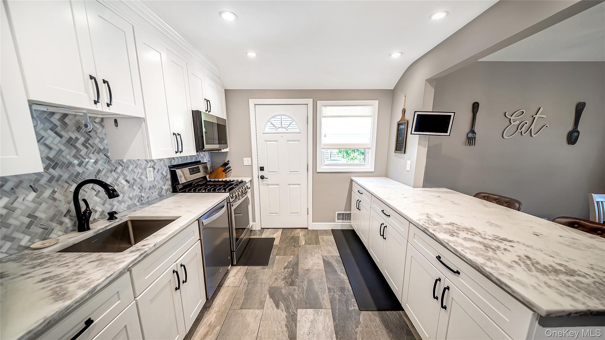 Single Family Ponder Suffolk County, NY 11729, MLS-942167-6