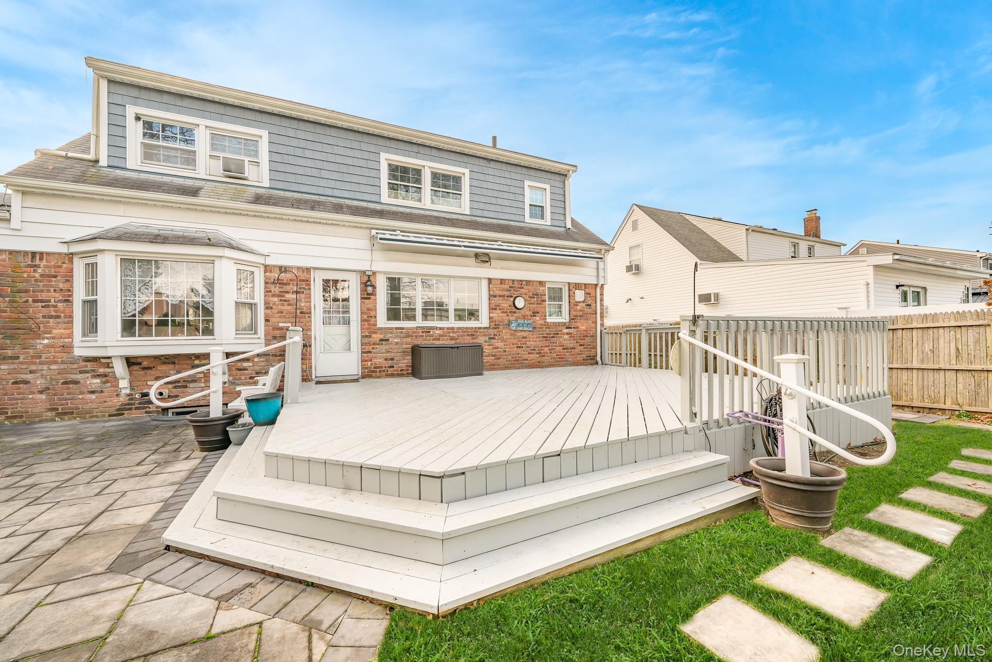 Single Family Wilburne  Nassau County, NY 11783, MLS-942173-8