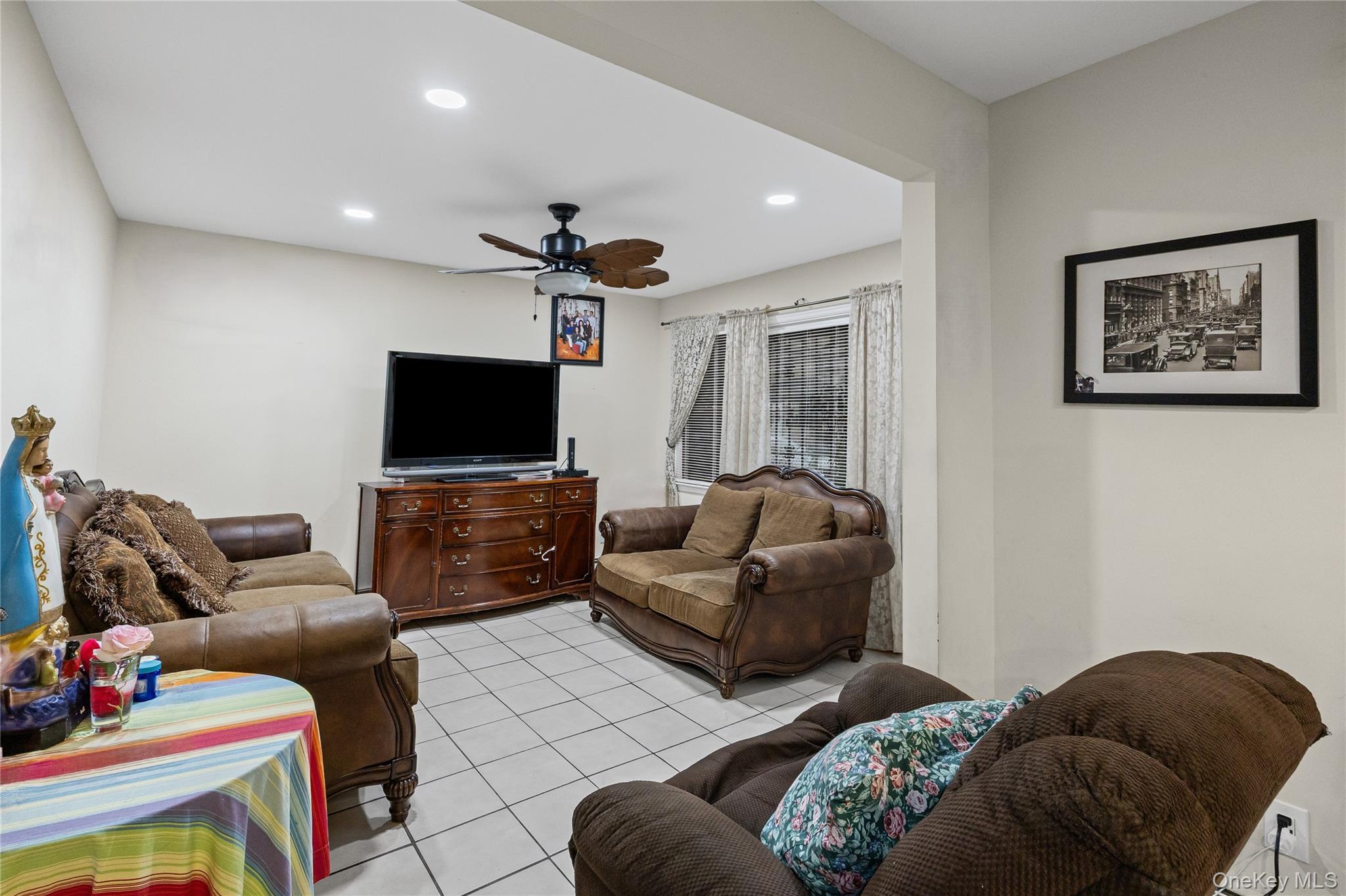 Single Family Union  Nassau County, NY 11550, MLS-942174-4