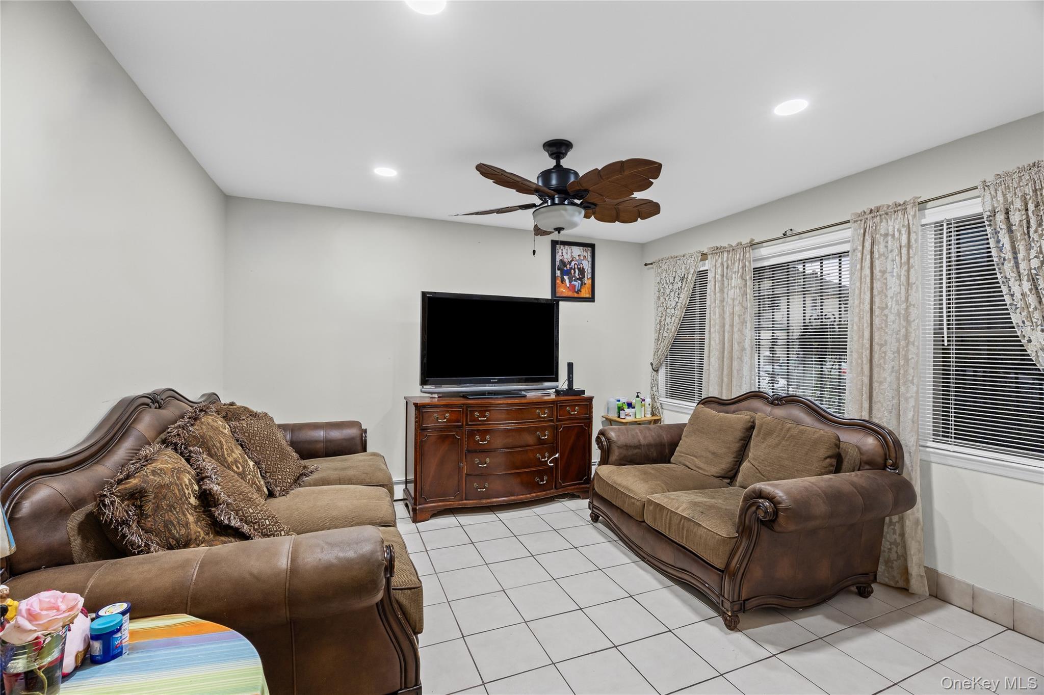 Single Family Union  Nassau County, NY 11550, MLS-942174-5