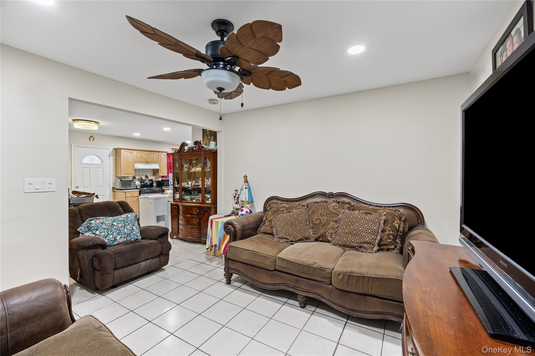 Single Family Union  Nassau County, NY 11550, MLS-942174-9