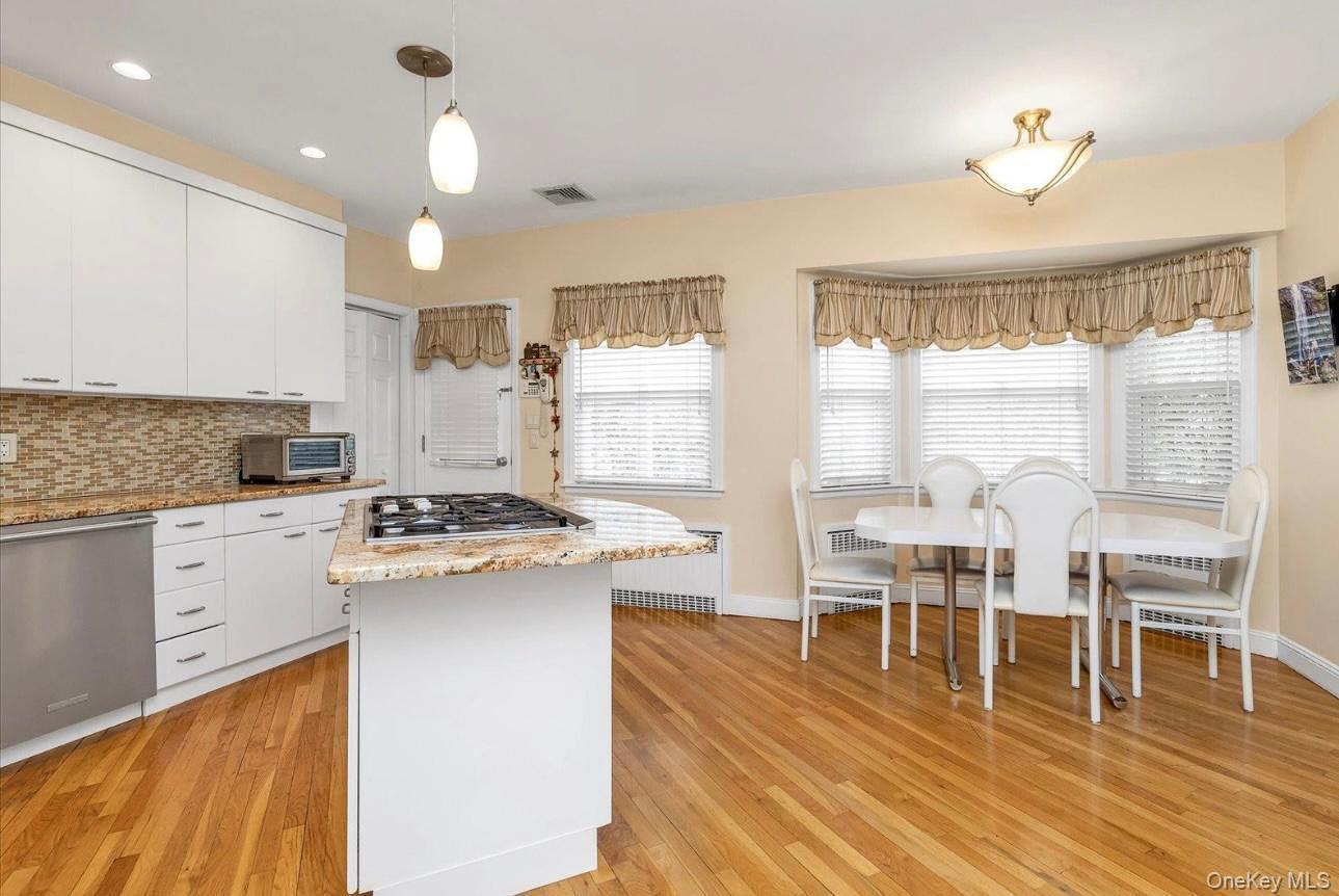 Single Family Bixby Nassau County, NY 11510, MLS-942198-15