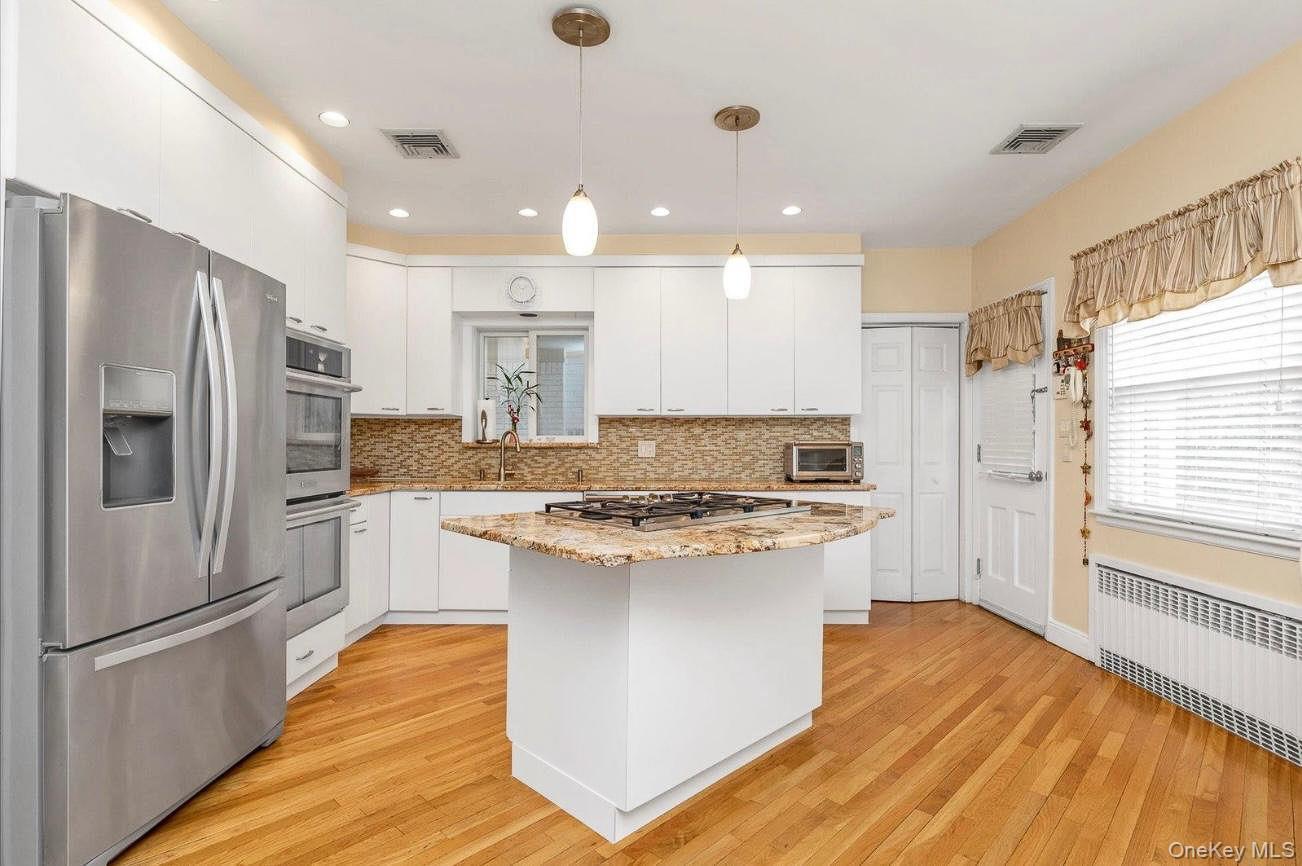 Single Family Bixby Nassau County, NY 11510, MLS-942198-16