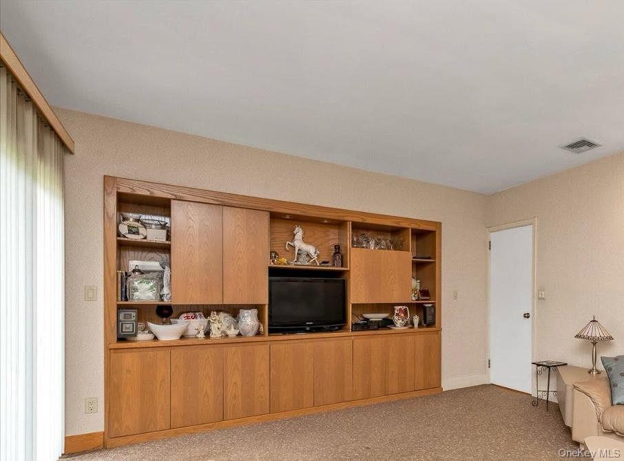 Single Family Bixby Nassau County, NY 11510, MLS-942198-31