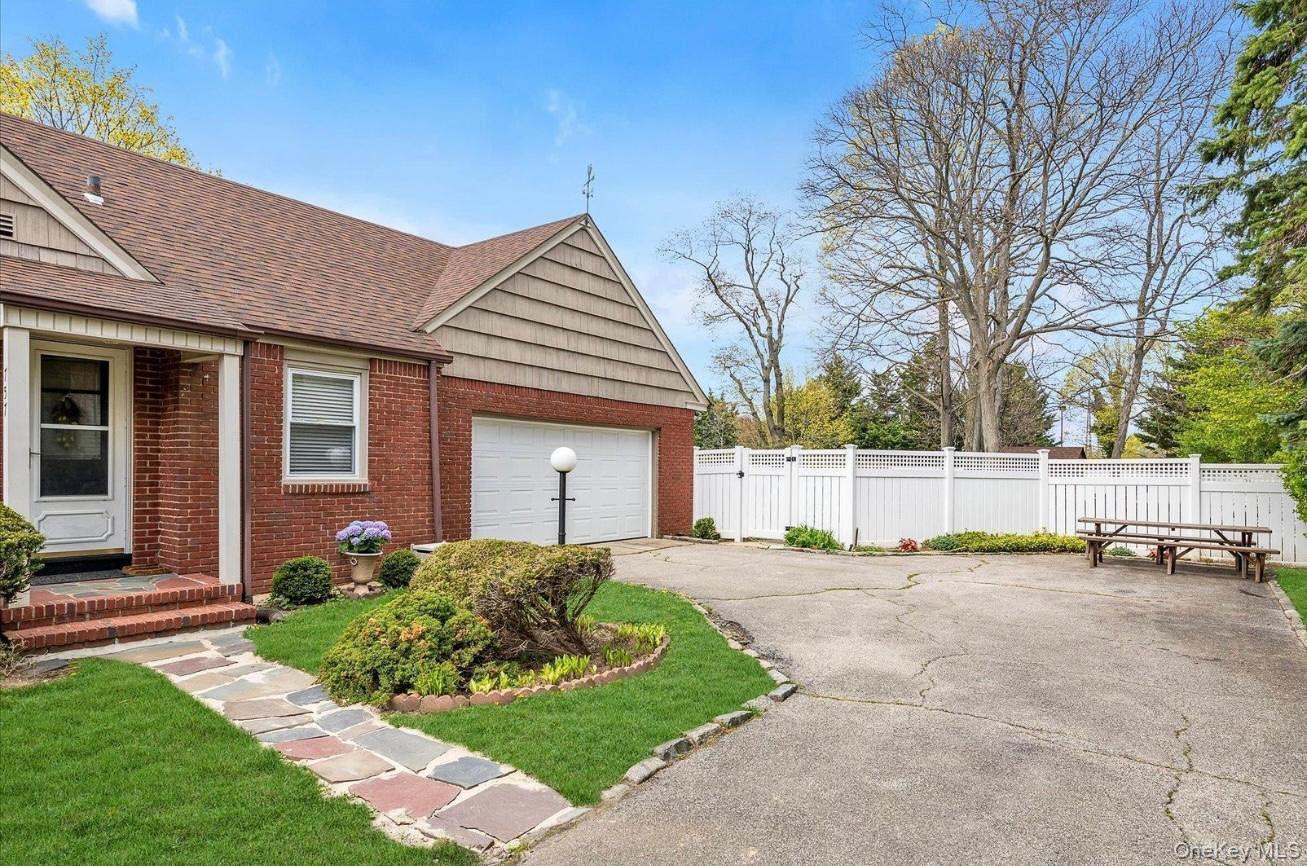 Single Family Bixby Nassau County, NY 11510, MLS-942198-5