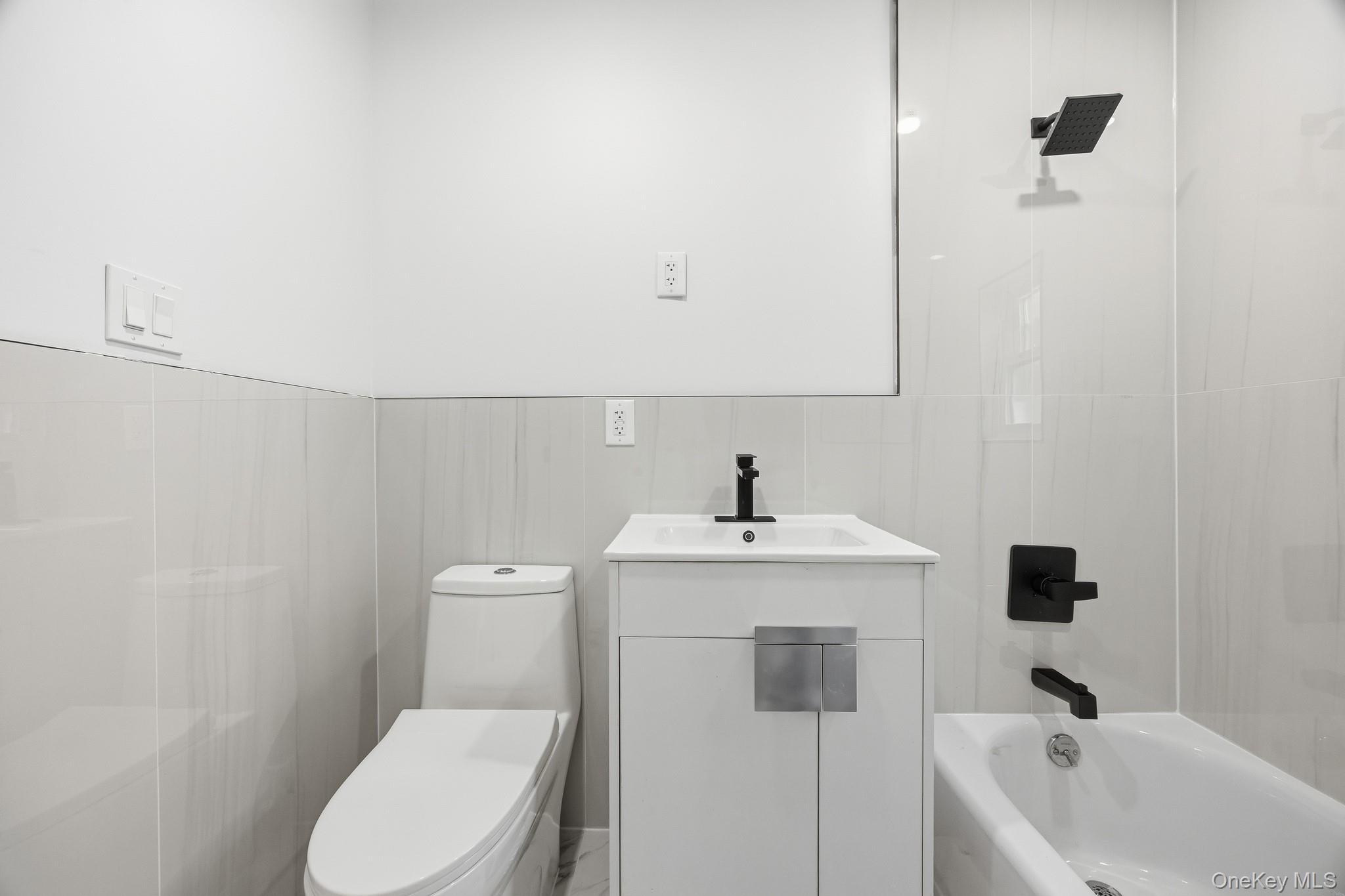 Single Family De Reimer Bronx, NY 10466, MLS-942201-10