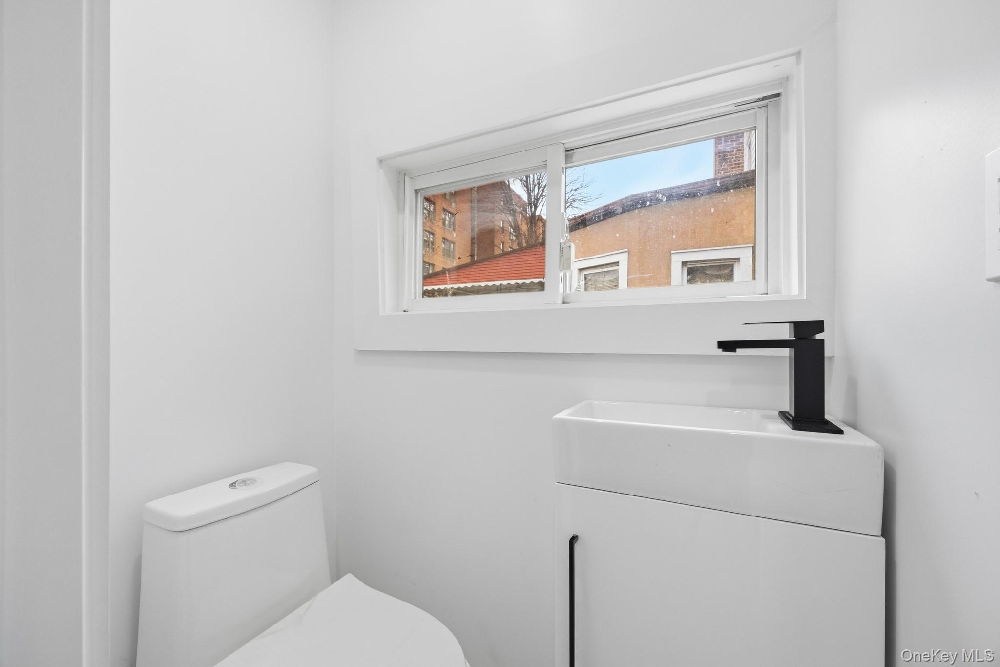 Single Family De Reimer Bronx, NY 10466, MLS-942201-5