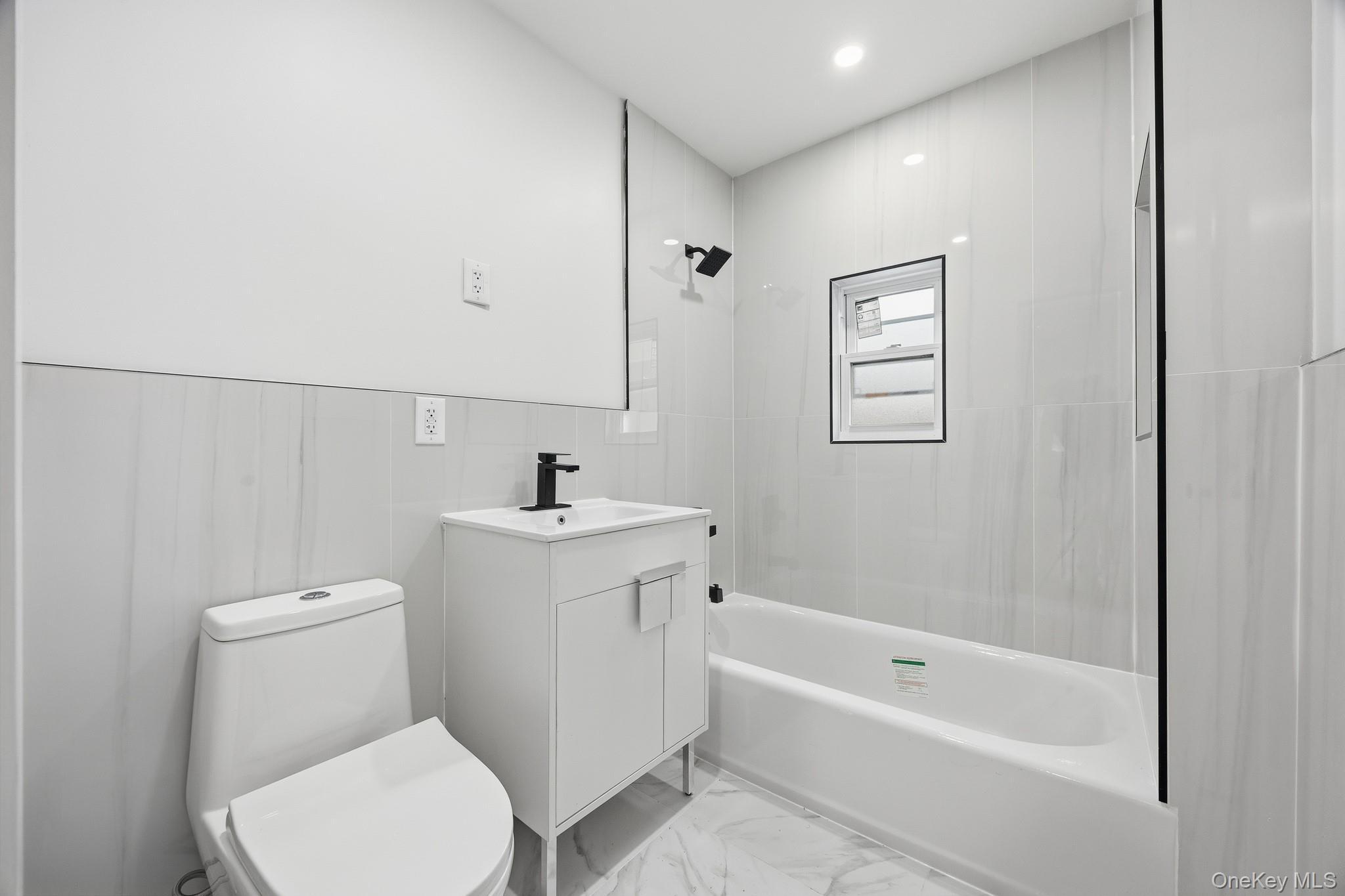 Single Family De Reimer Bronx, NY 10466, MLS-942201-9