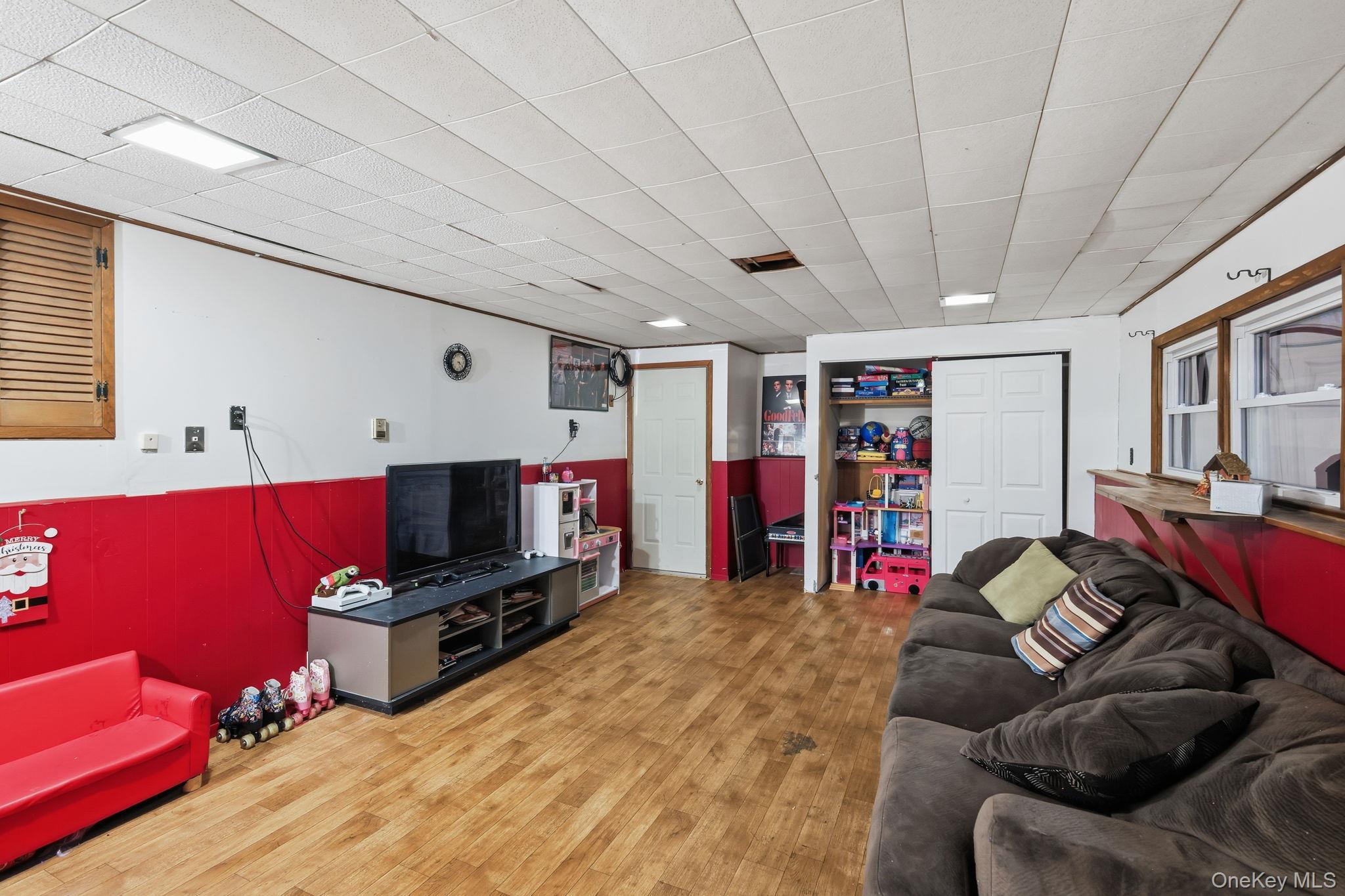 Single Family Liss Dutchess County, NY 12590, MLS-942249-23