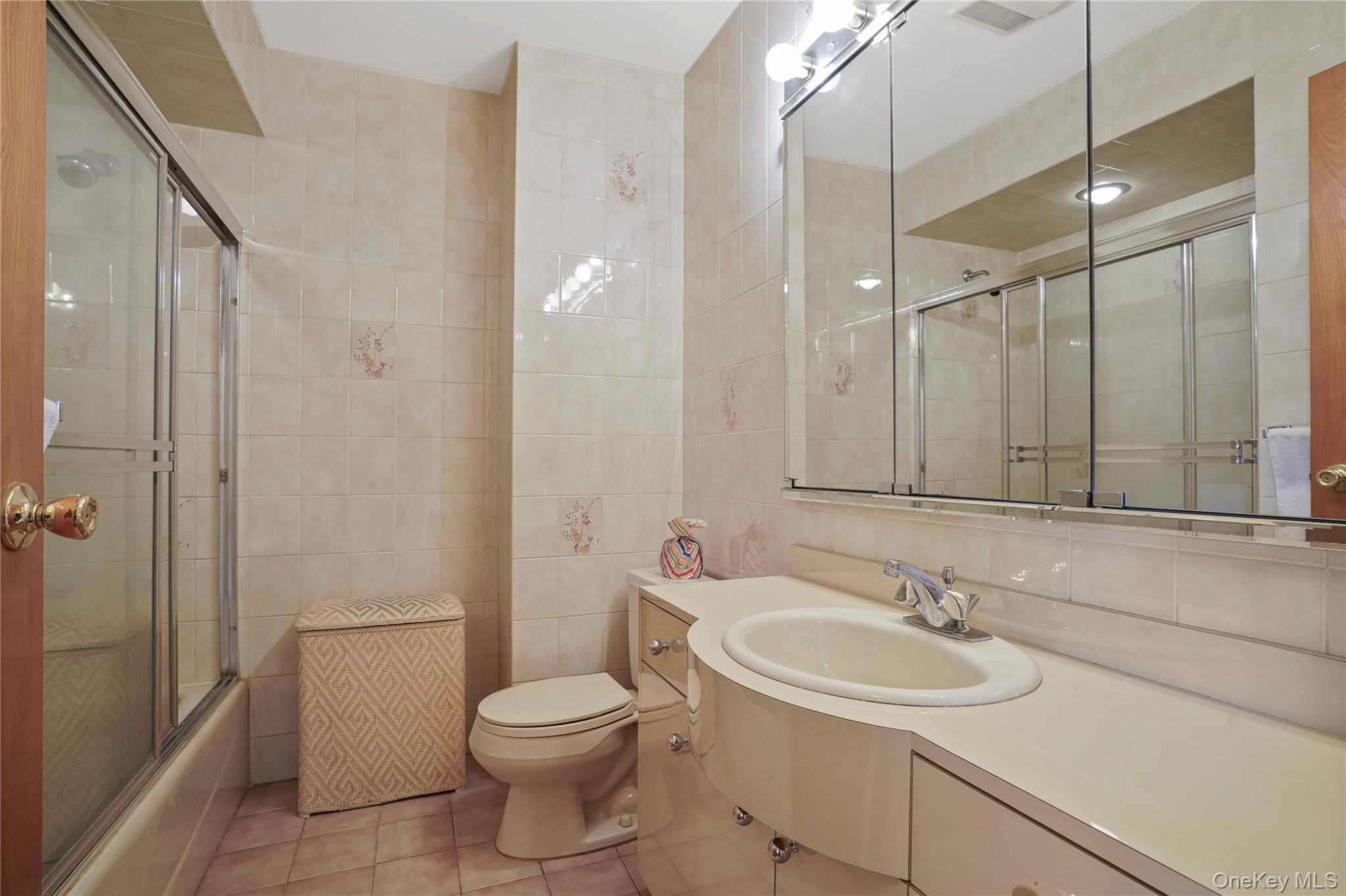 Single Family 75th  Queens, NY 11379, MLS-942277-26