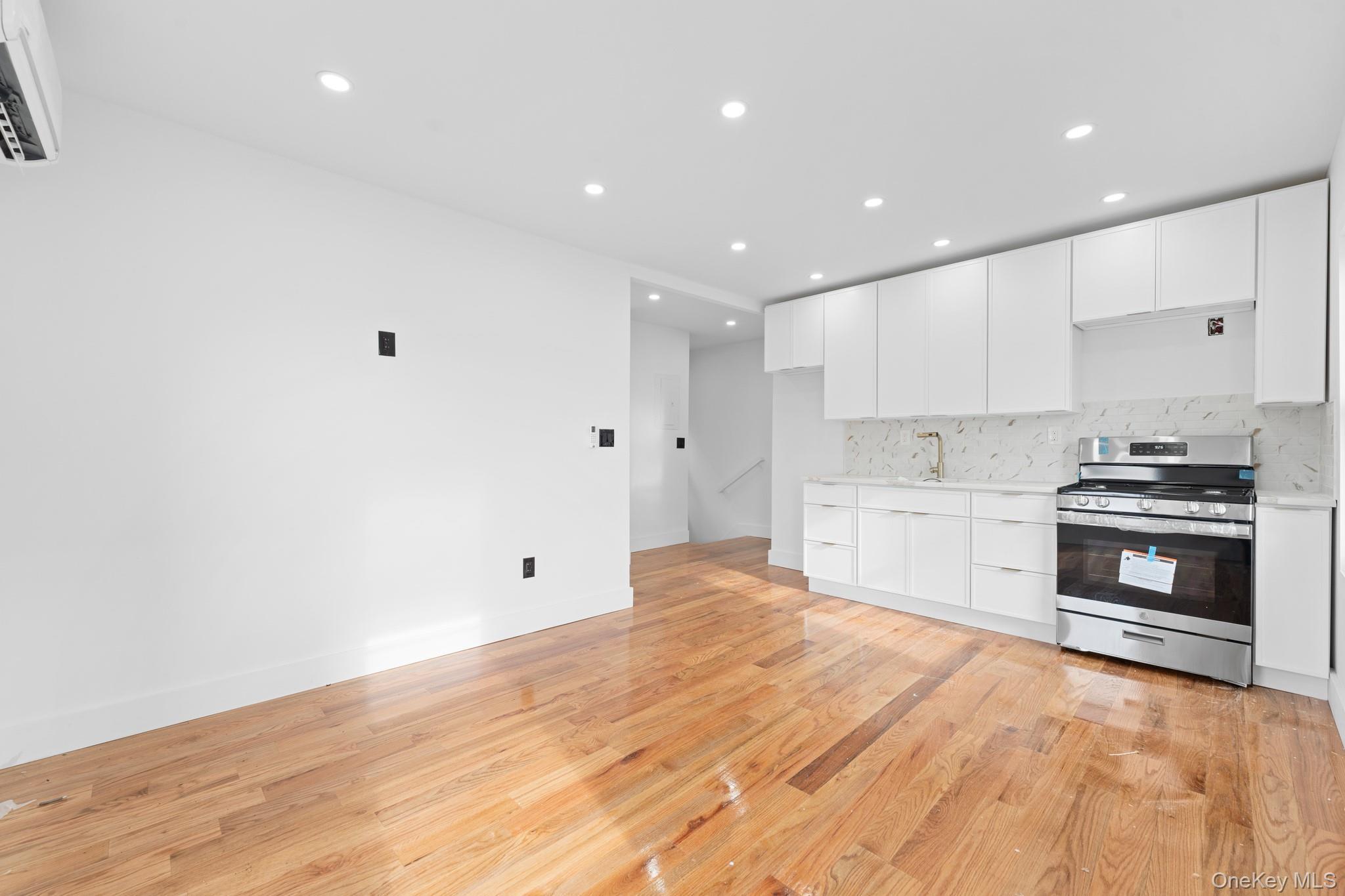 Single Family 202nd Queens, NY 11412, MLS-942283-13