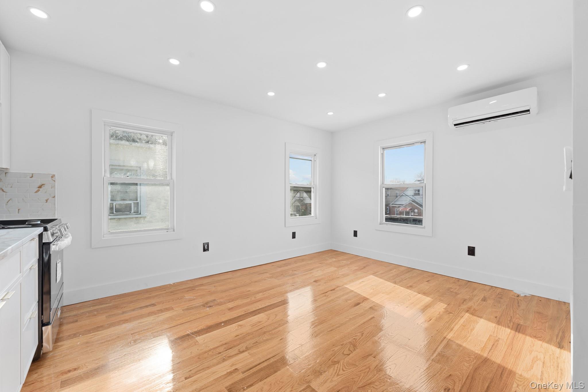 Single Family 202nd Queens, NY 11412, MLS-942283-17