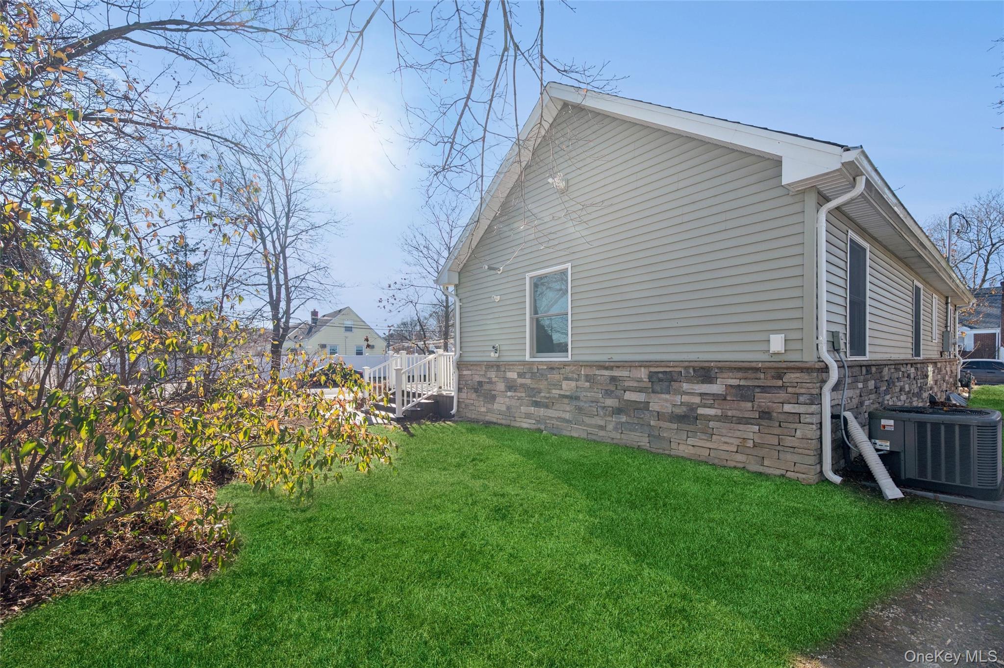 Single Family Willow Nassau County, NY 11793, MLS-942330-19