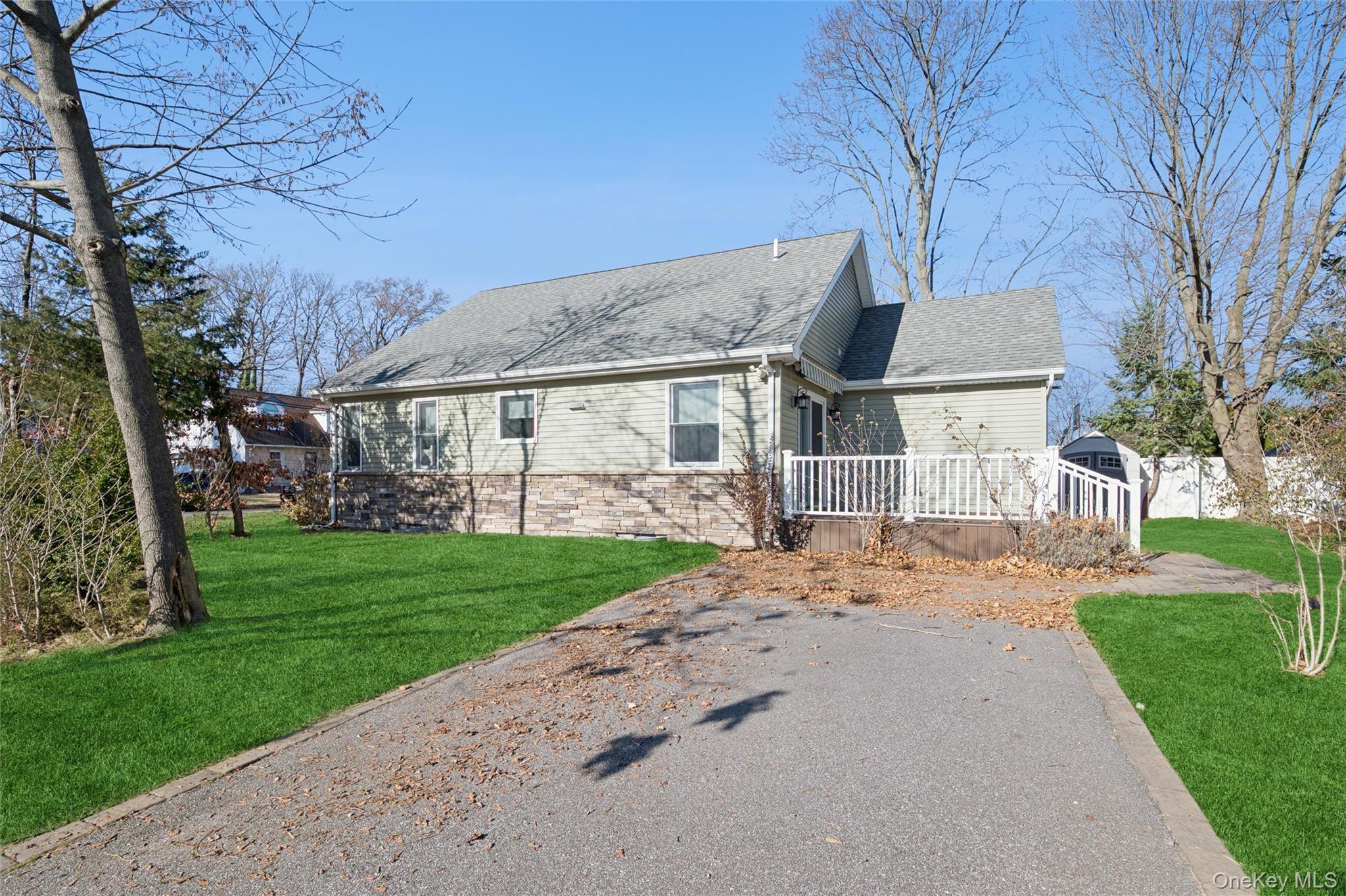 Single Family Willow Nassau County, NY 11793, MLS-942330-21