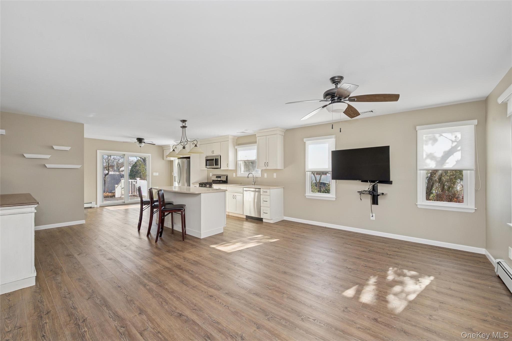 Single Family Willow Nassau County, NY 11793, MLS-942330-3