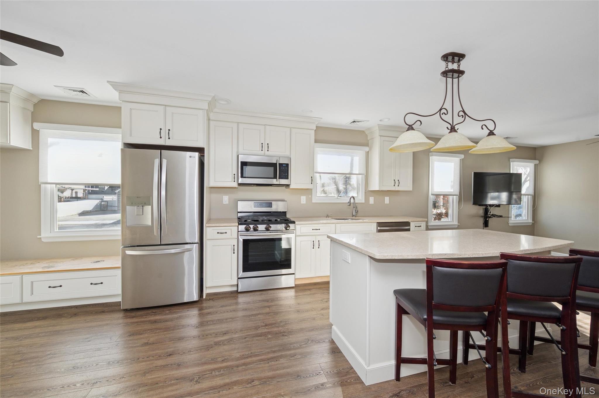 Single Family Willow Nassau County, NY 11793, MLS-942330-7