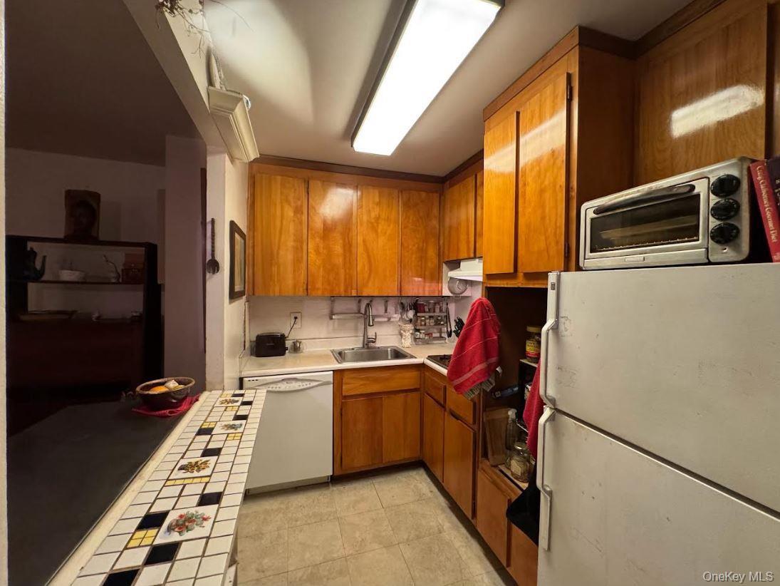 Coop 39  Queens, NY 11377, MLS-942350-5