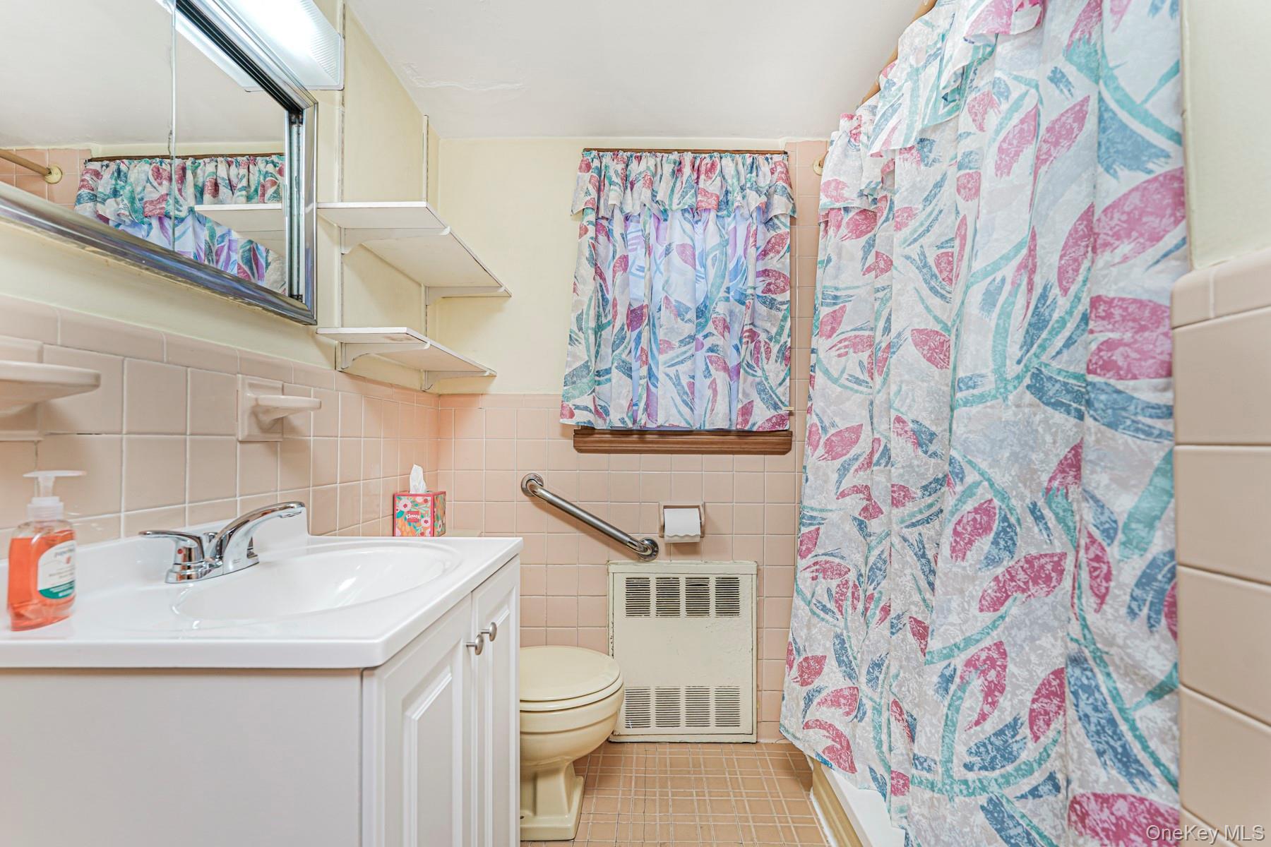 Single Family Evergreen Staten Island, NY 10305, MLS-942393-17