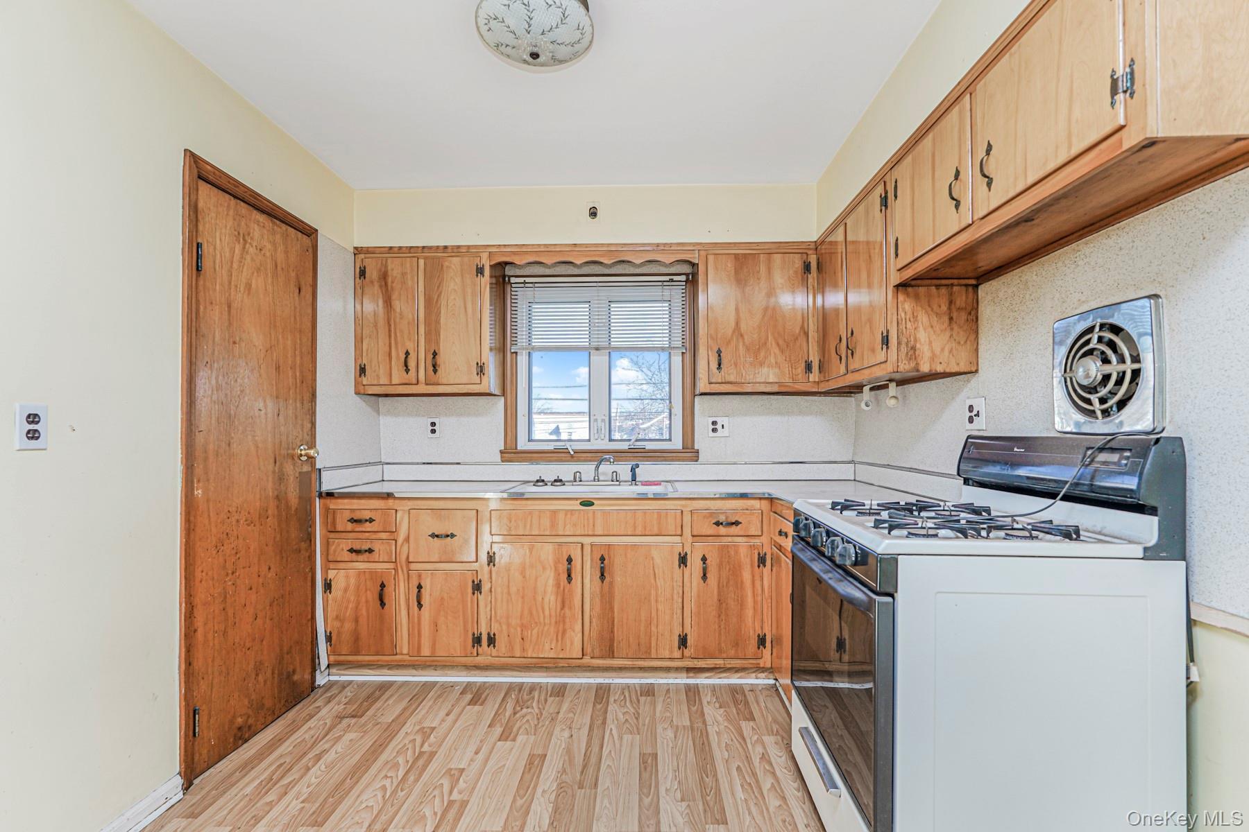 Single Family Evergreen Staten Island, NY 10305, MLS-942393-18