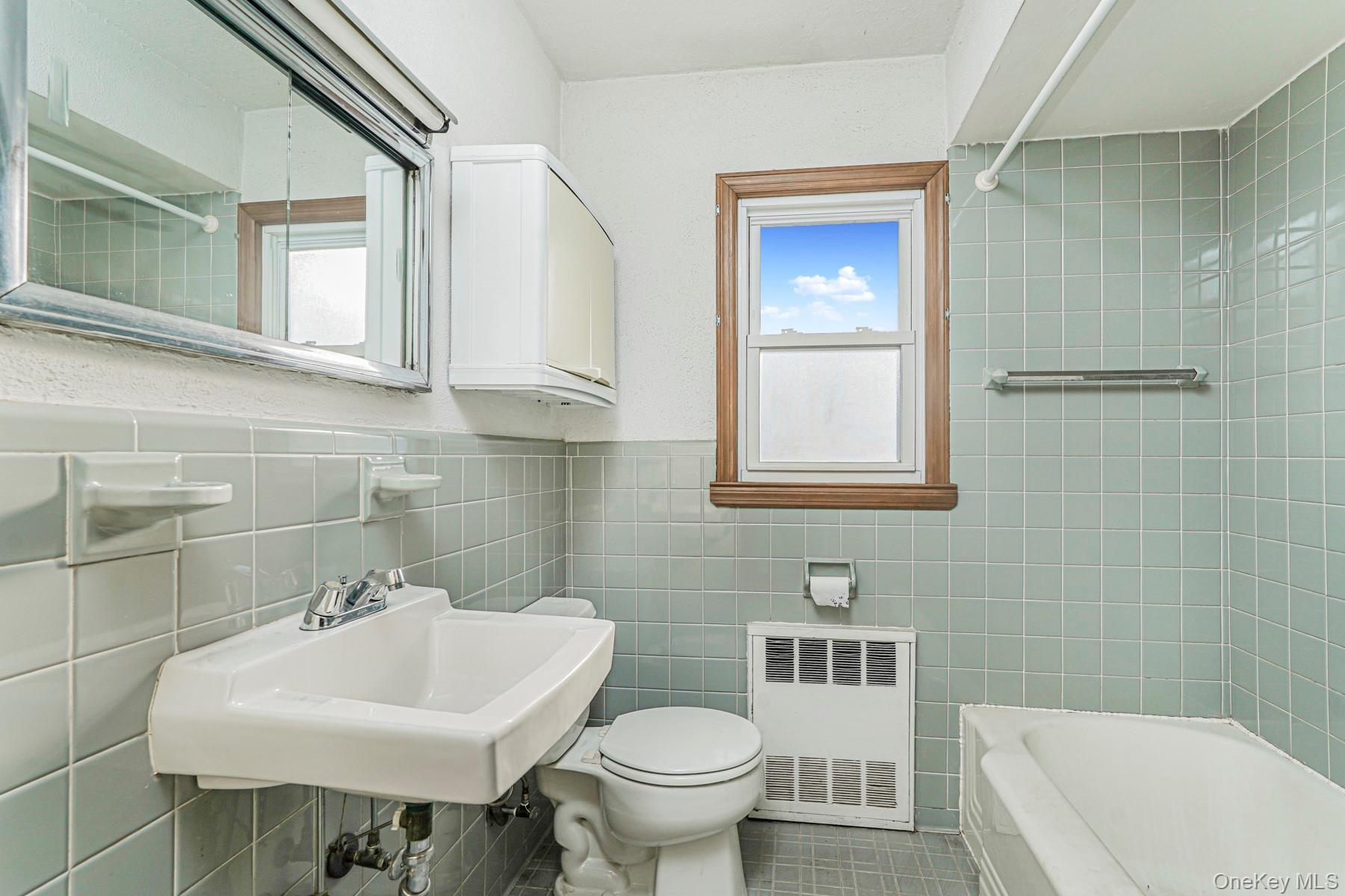 Single Family Evergreen Staten Island, NY 10305, MLS-942393-25