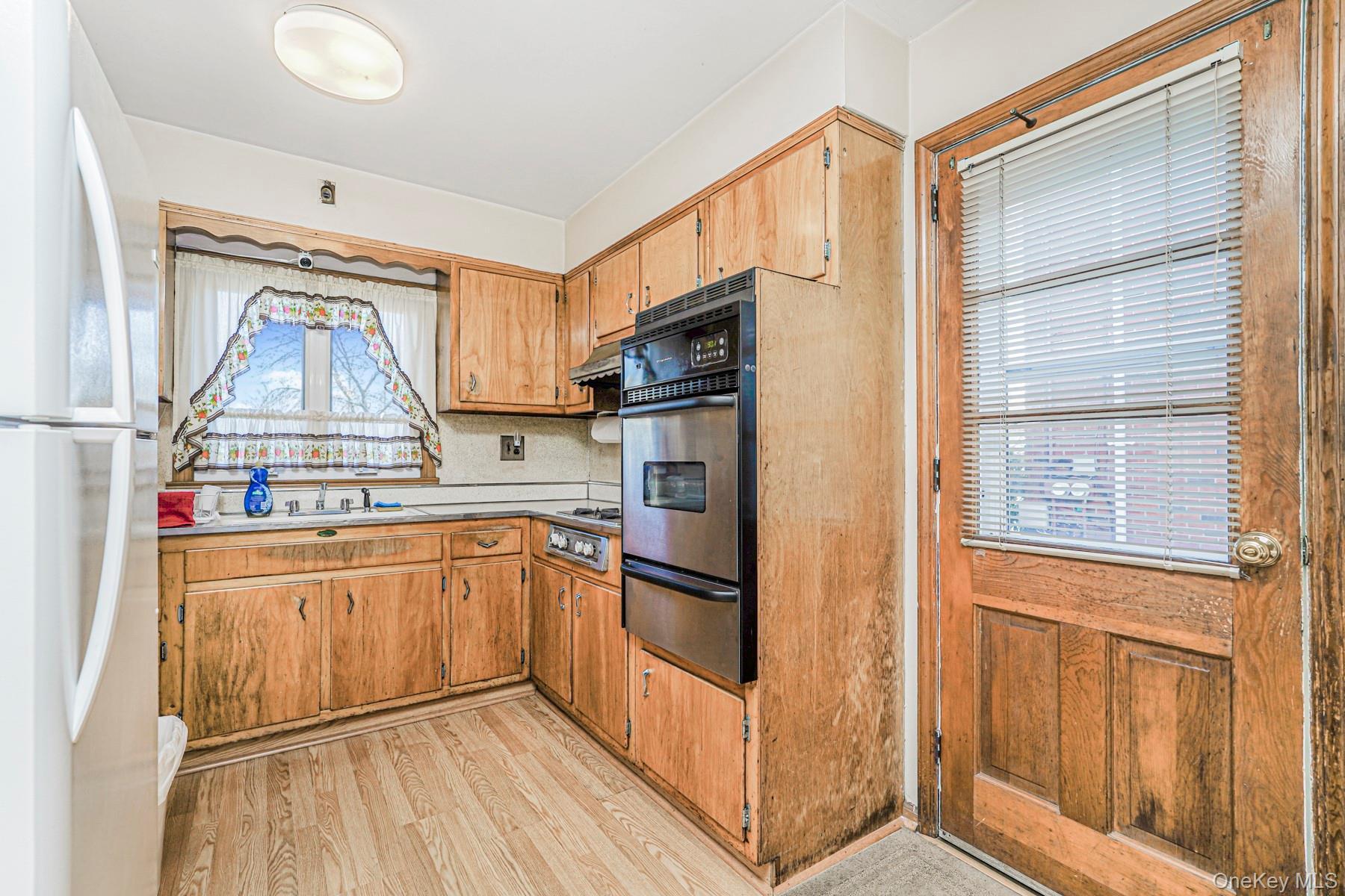 Single Family Evergreen Staten Island, NY 10305, MLS-942393-5