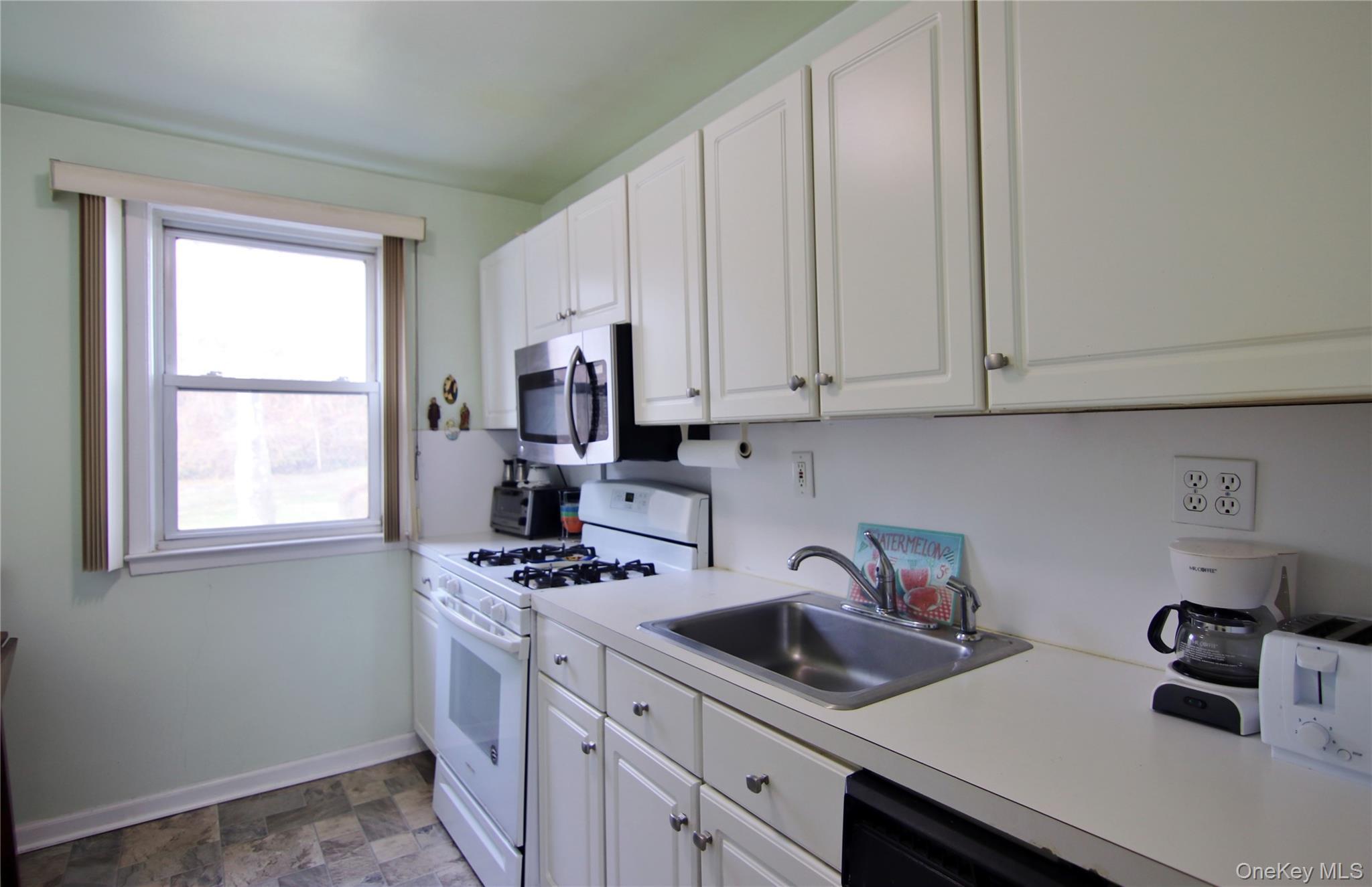 Condo Avon  Westchester County, NY 10573, MLS-942412-10