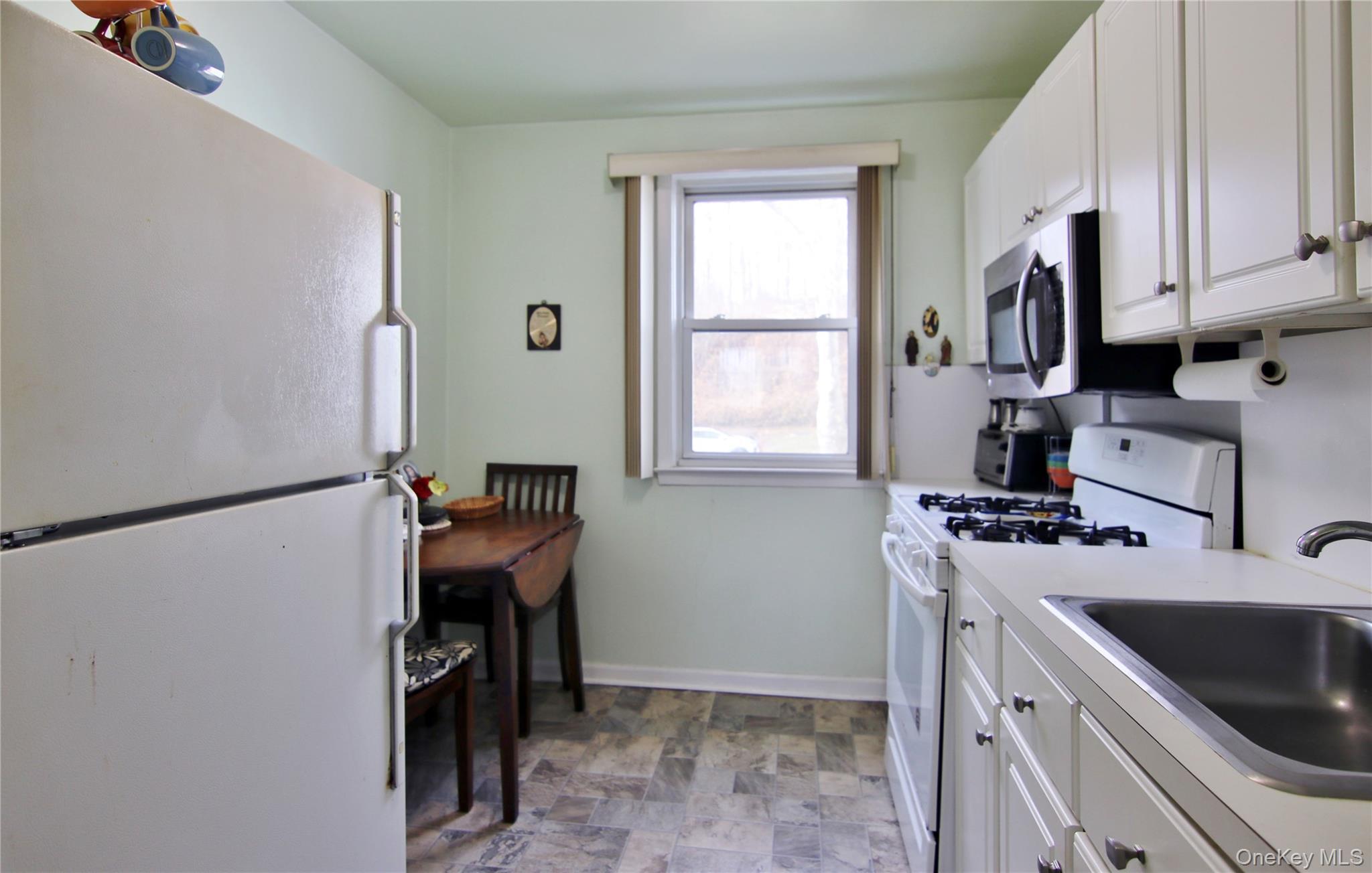 Condo Avon  Westchester County, NY 10573, MLS-942412-11