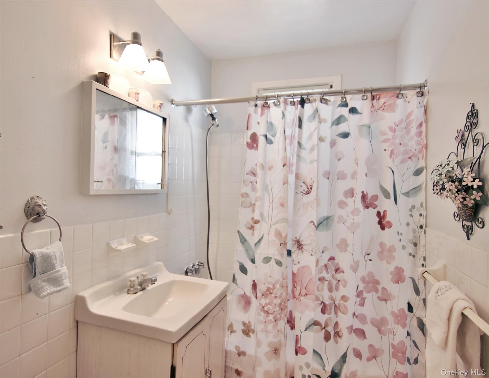 Condo Avon  Westchester County, NY 10573, MLS-942412-16