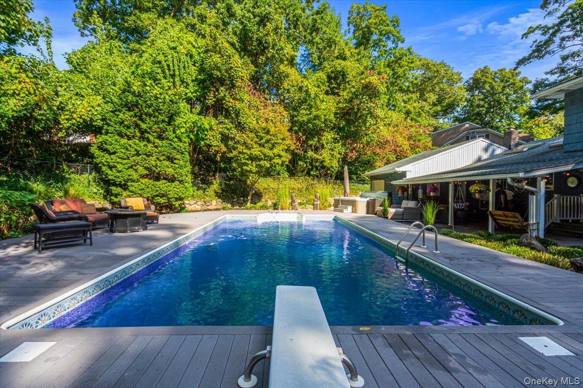 Single Family Upland Suffolk County, NY 11731, MLS-942433-28